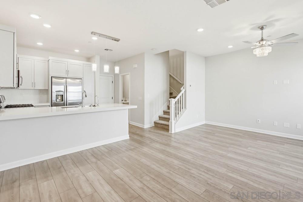 Detail Gallery Image 5 of 30 For 1206  Sunrise View  102, San Marcos,  CA 92078 - 3 Beds | 2/1 Baths