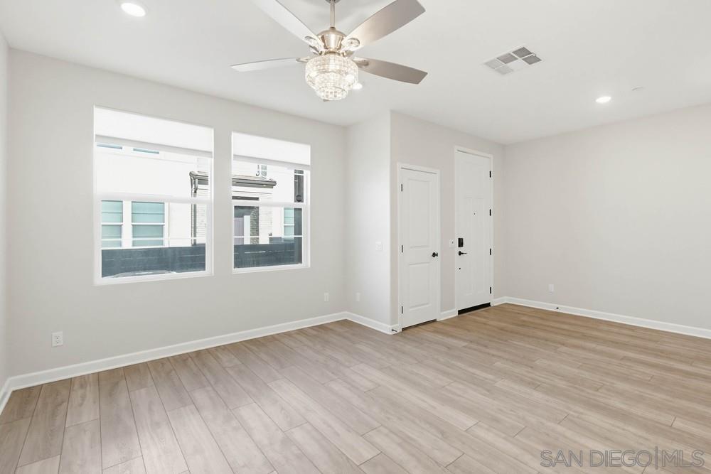 Detail Gallery Image 7 of 30 For 1206  Sunrise View  102, San Marcos,  CA 92078 - 3 Beds | 2/1 Baths