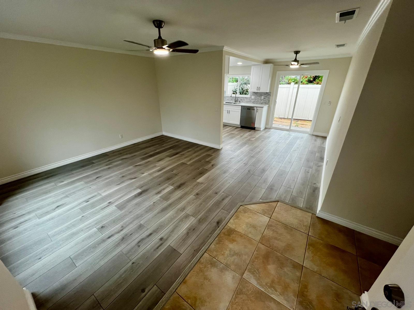 Detail Gallery Image 4 of 17 For 655 E Washington Ave  #J,  El Cajon,  CA 92020 - 2 Beds | 2 Baths