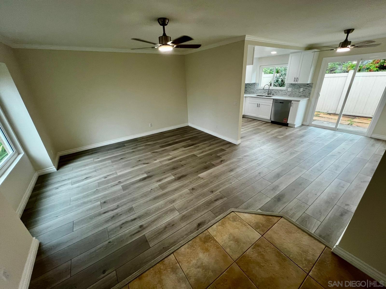 Detail Gallery Image 5 of 17 For 655 E Washington Ave  #J,  El Cajon,  CA 92020 - 2 Beds | 2 Baths