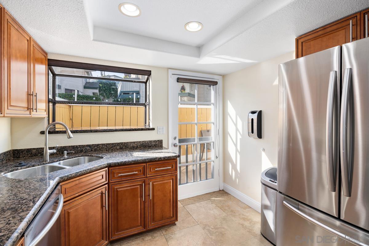 Detail Gallery Image 12 of 42 For 1930  Missouri St, San Diego,  CA 92109 - 3 Beds | 3 Baths