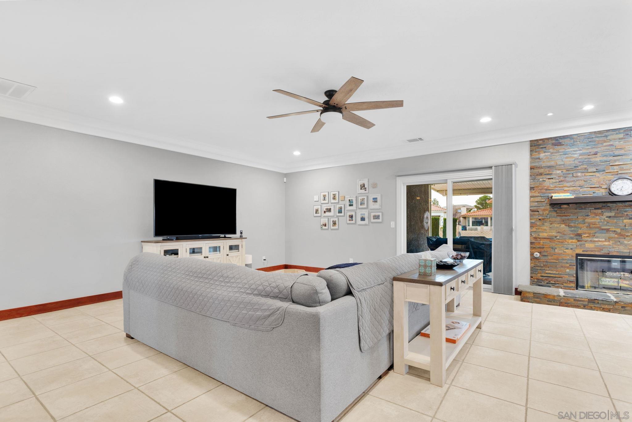 Detail Gallery Image 14 of 63 For 14492  Mast Lane, Helendale,  CA 92342 - 3 Beds | 2/1 Baths