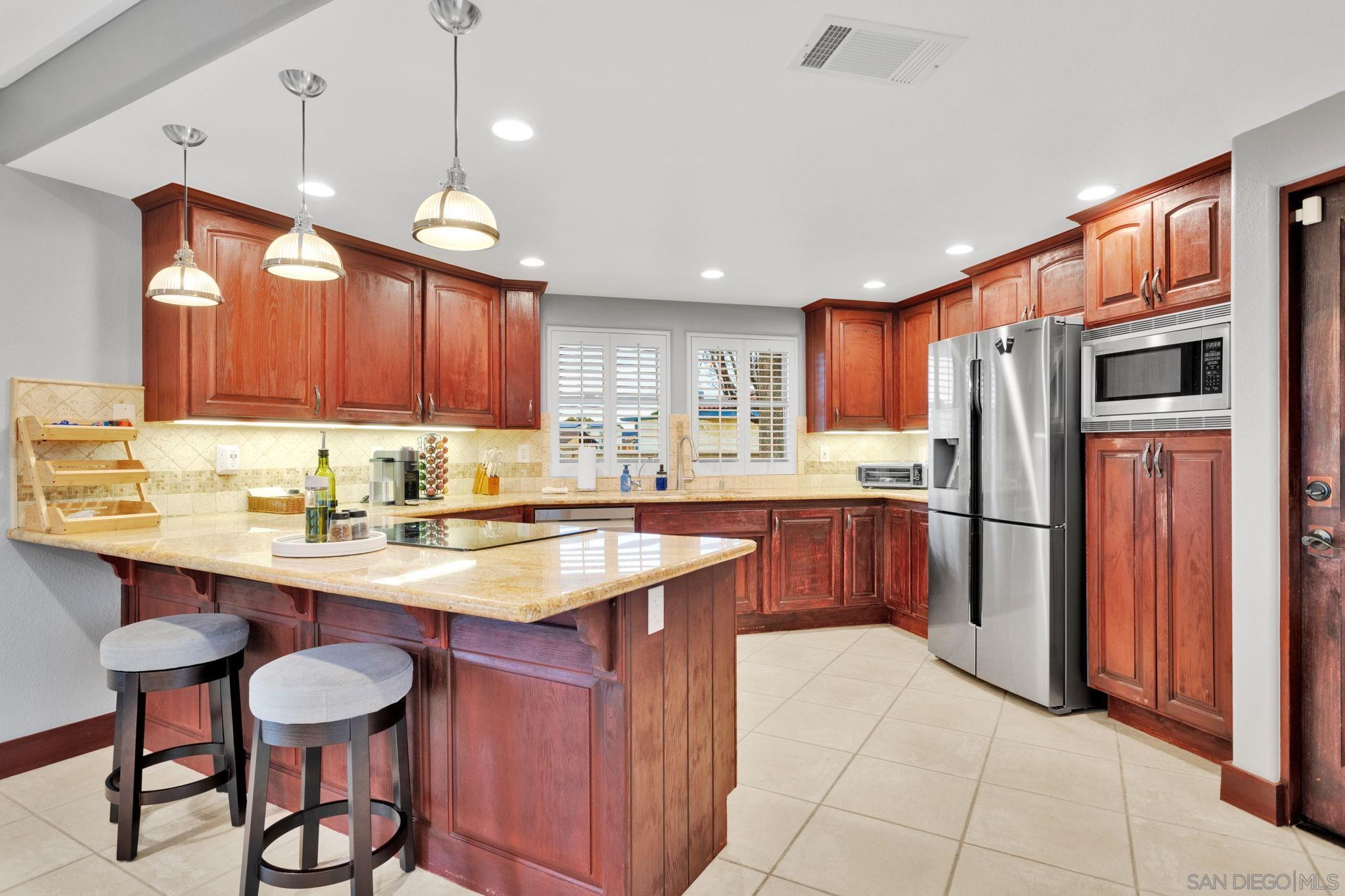 Detail Gallery Image 3 of 63 For 14492  Mast Lane, Helendale,  CA 92342 - 3 Beds | 2/1 Baths