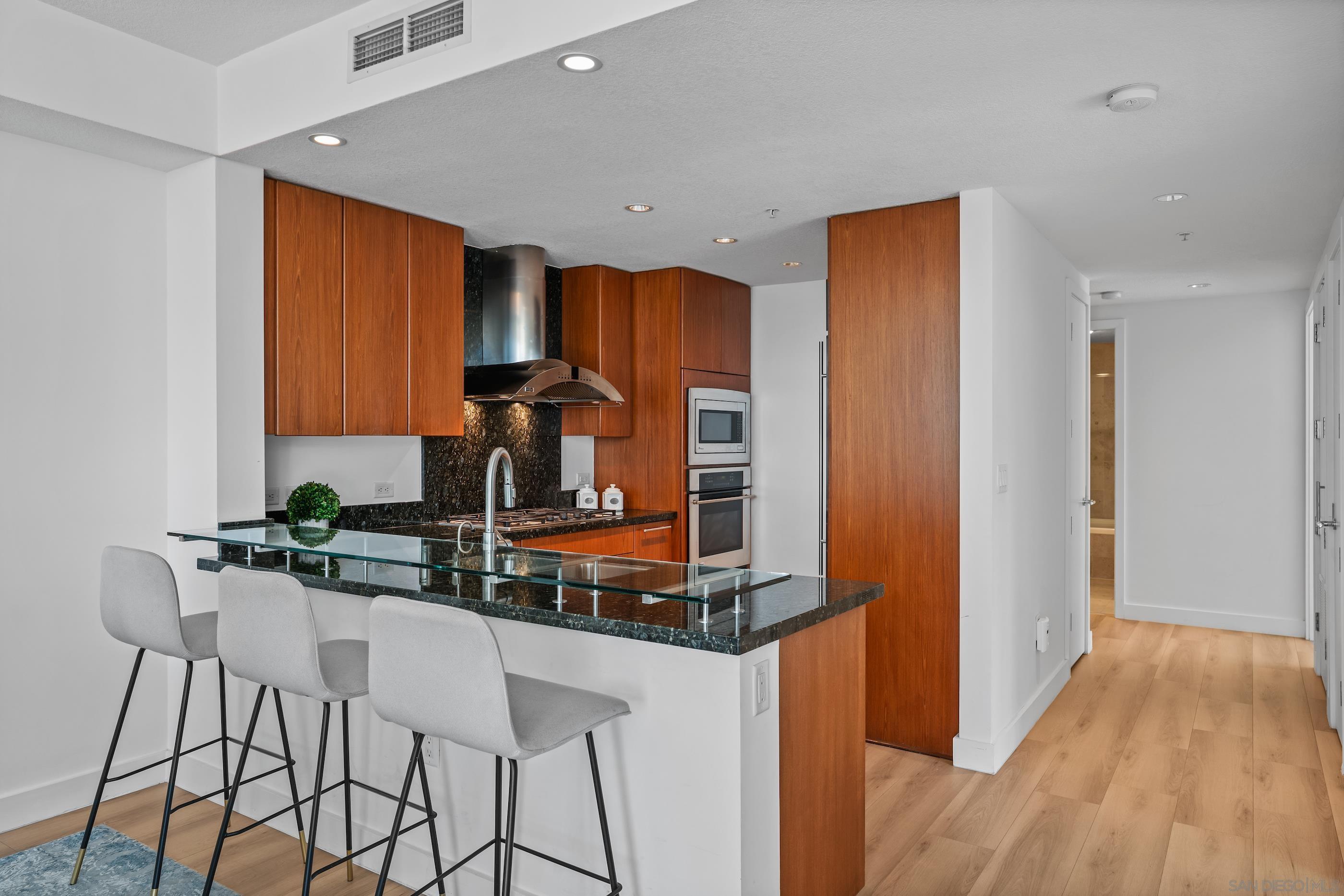 Detail Gallery Image 11 of 39 For 1205  Pacific Hwy  #1505,  San Diego,  CA 92101 - 2 Beds | 2 Baths