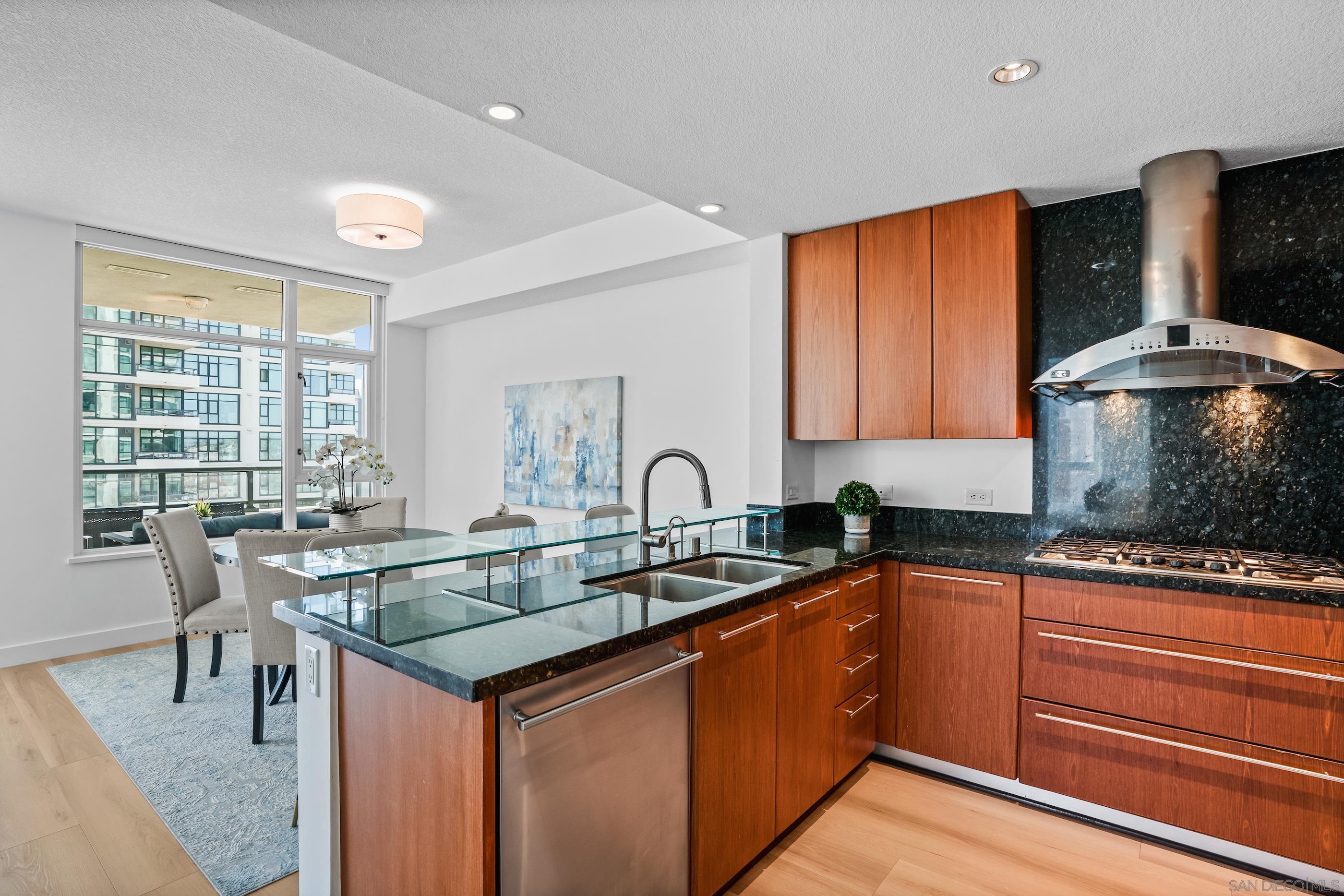 Detail Gallery Image 12 of 39 For 1205  Pacific Hwy  #1505,  San Diego,  CA 92101 - 2 Beds | 2 Baths