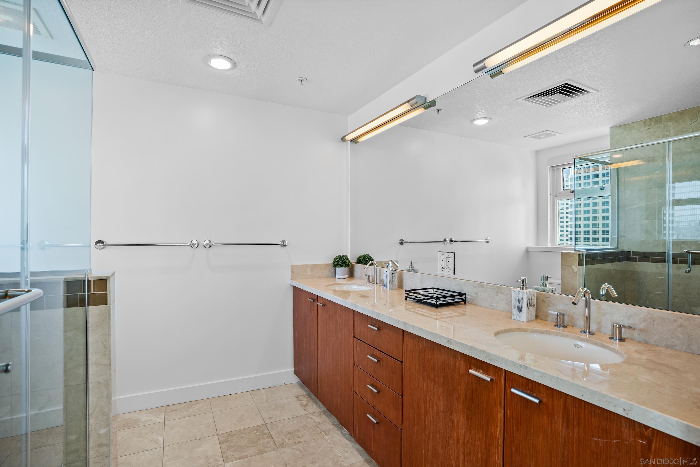 Detail Gallery Image 17 of 39 For 1205  Pacific Hwy  #1505,  San Diego,  CA 92101 - 2 Beds | 2 Baths