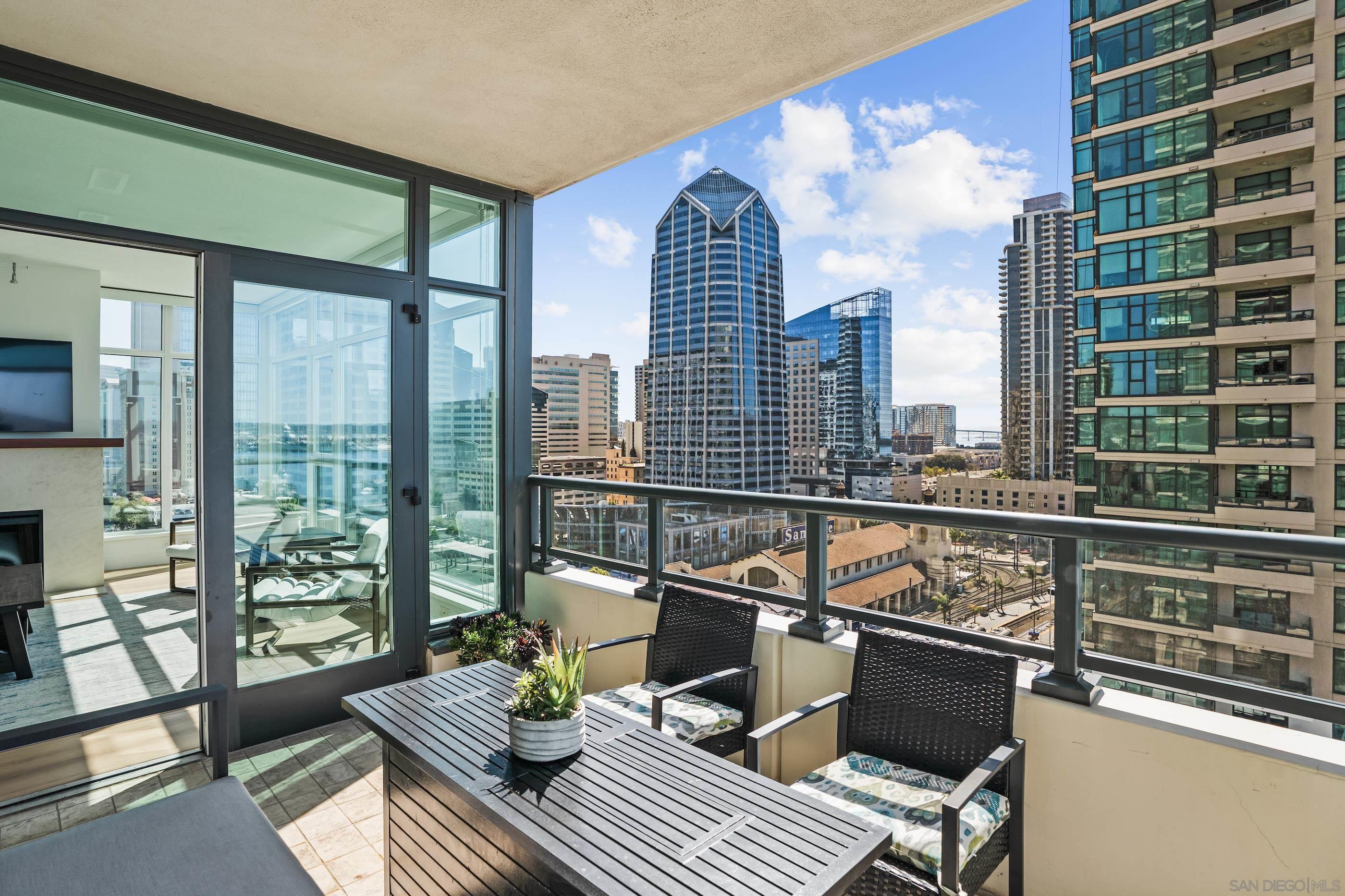 Detail Gallery Image 6 of 39 For 1205  Pacific Hwy  #1505,  San Diego,  CA 92101 - 2 Beds | 2 Baths