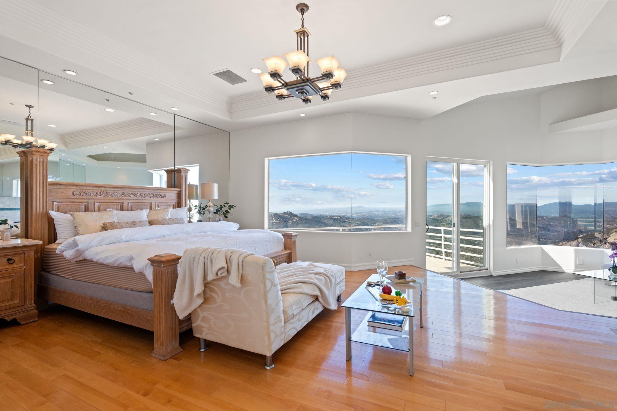 Detail Gallery Image 12 of 36 For 9629  Misty Meadow Lane, Escondido,  CA 92026 - 4 Beds | 5/1 Baths