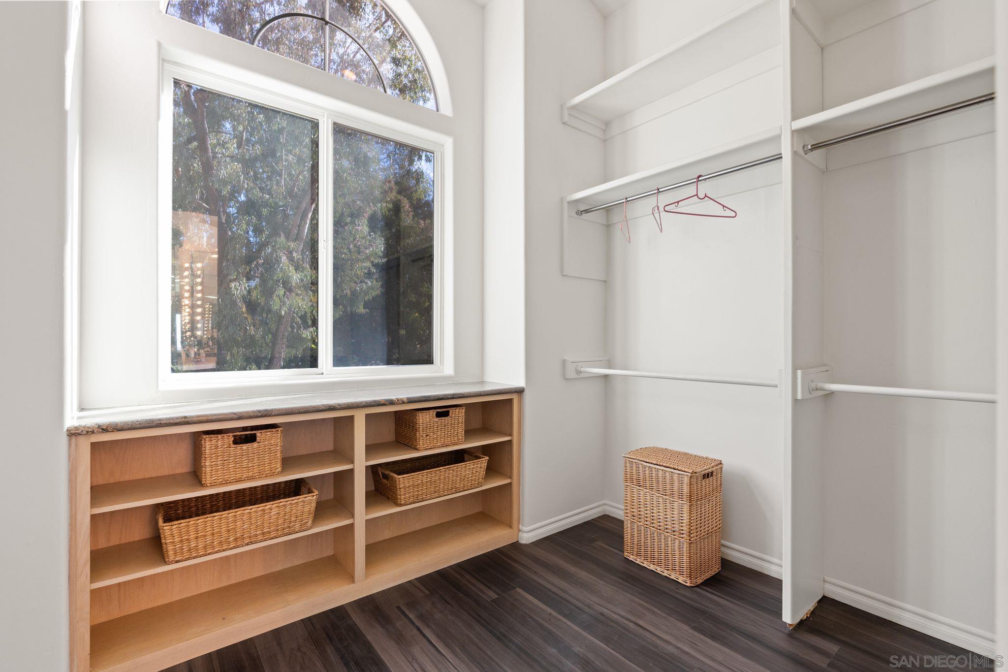 Detail Gallery Image 16 of 36 For 9629  Misty Meadow Lane, Escondido,  CA 92026 - 4 Beds | 5/1 Baths