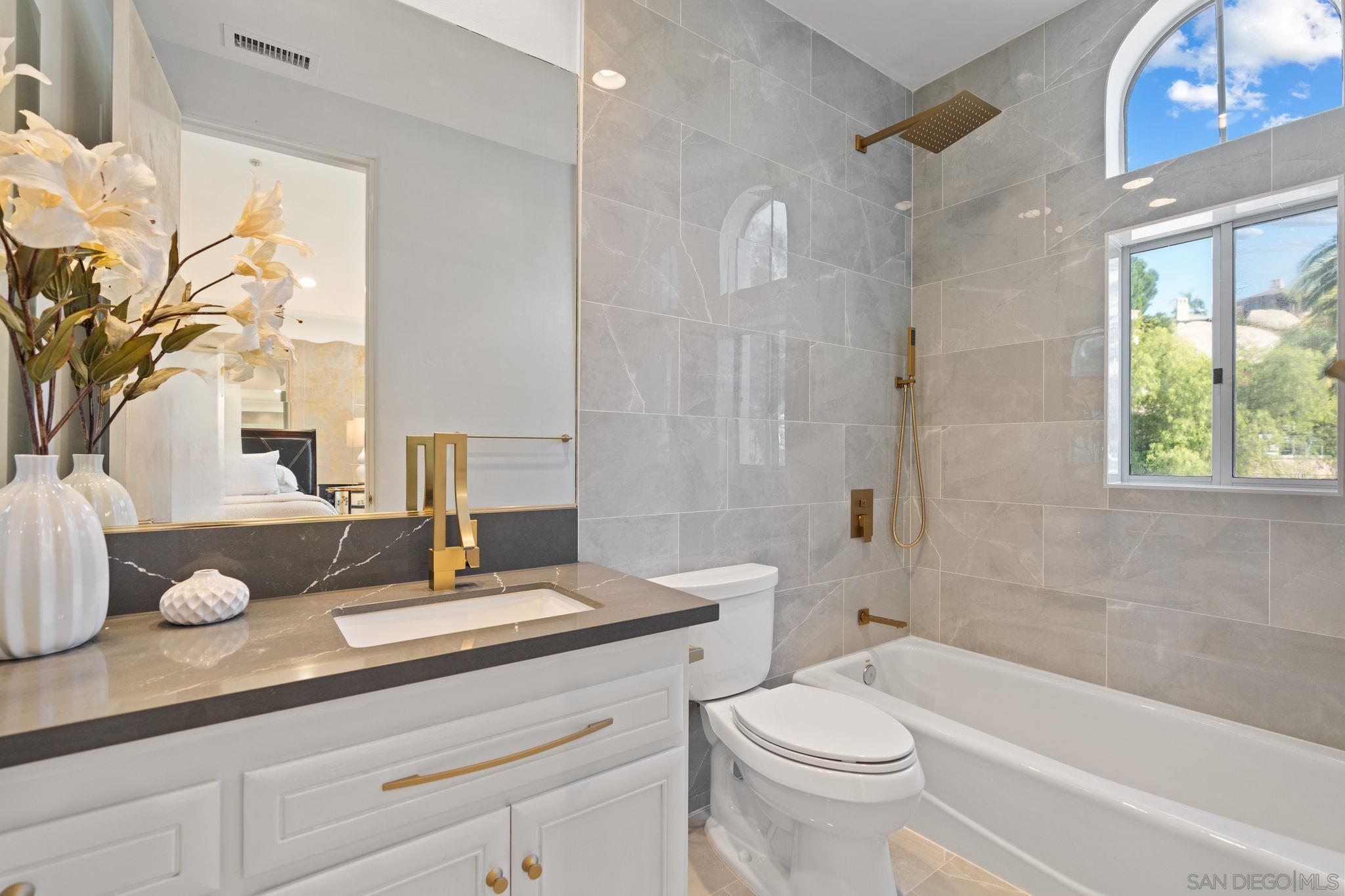 Detail Gallery Image 20 of 36 For 9629  Misty Meadow Lane, Escondido,  CA 92026 - 4 Beds | 5/1 Baths