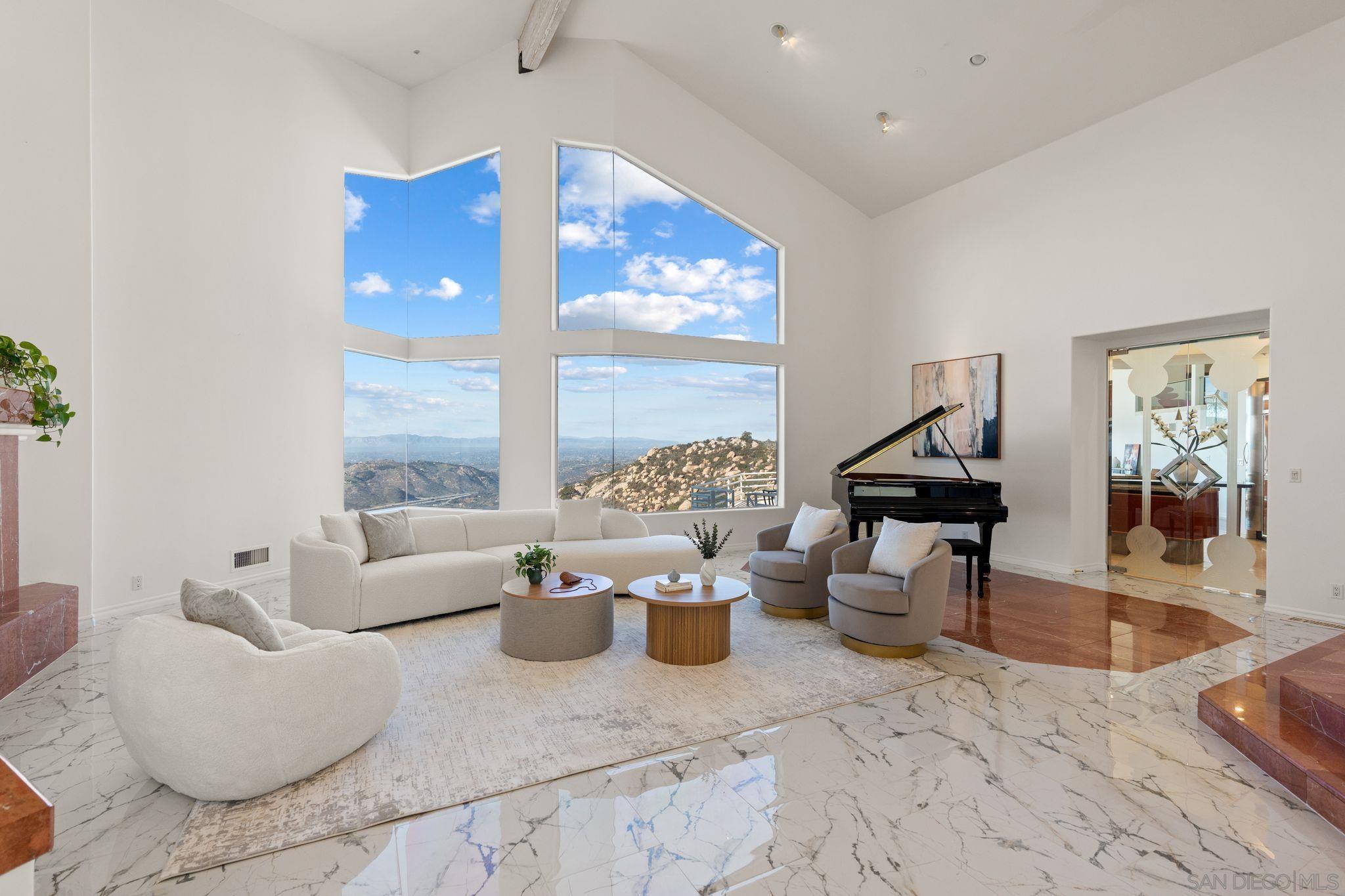 Detail Gallery Image 5 of 36 For 9629  Misty Meadow Lane, Escondido,  CA 92026 - 4 Beds | 5/1 Baths