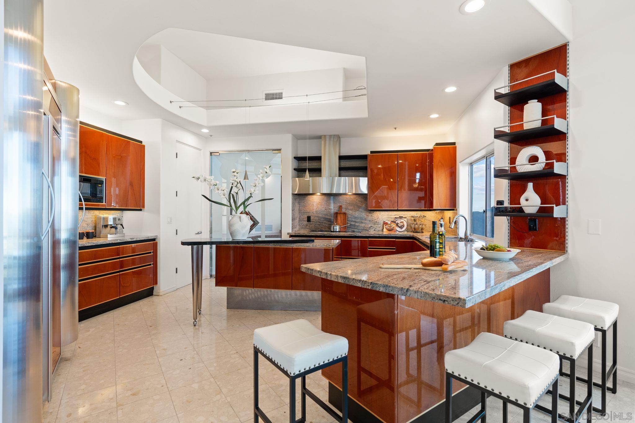 Detail Gallery Image 6 of 36 For 9629  Misty Meadow Lane, Escondido,  CA 92026 - 4 Beds | 5/1 Baths