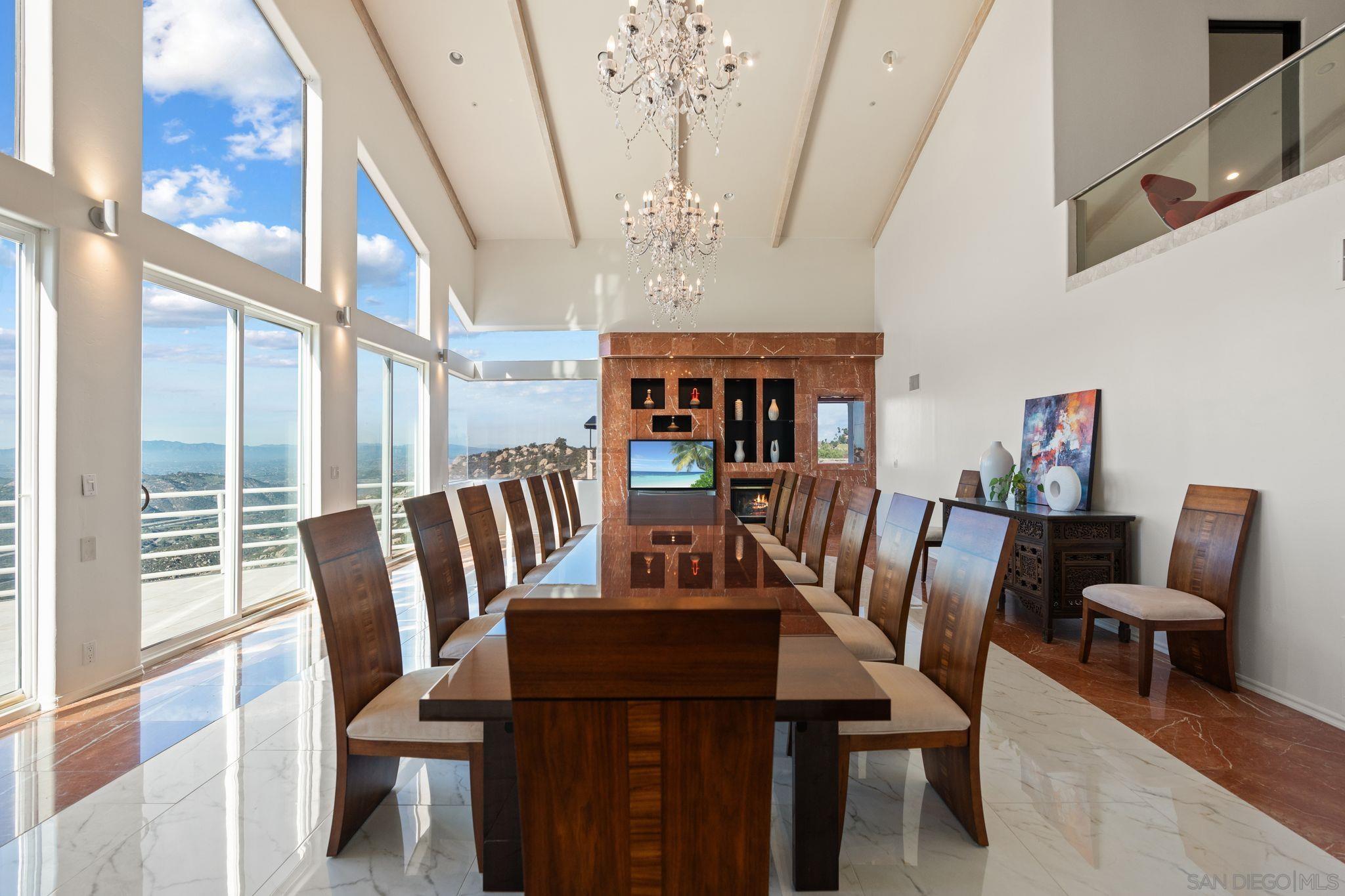 Detail Gallery Image 9 of 36 For 9629  Misty Meadow Lane, Escondido,  CA 92026 - 4 Beds | 5/1 Baths