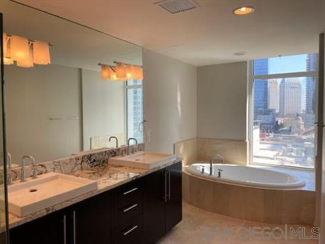 Detail Gallery Image 7 of 10 For 1262  Kettner Blvd  1004, San Diego,  CA 92101 - 2 Beds | 2 Baths