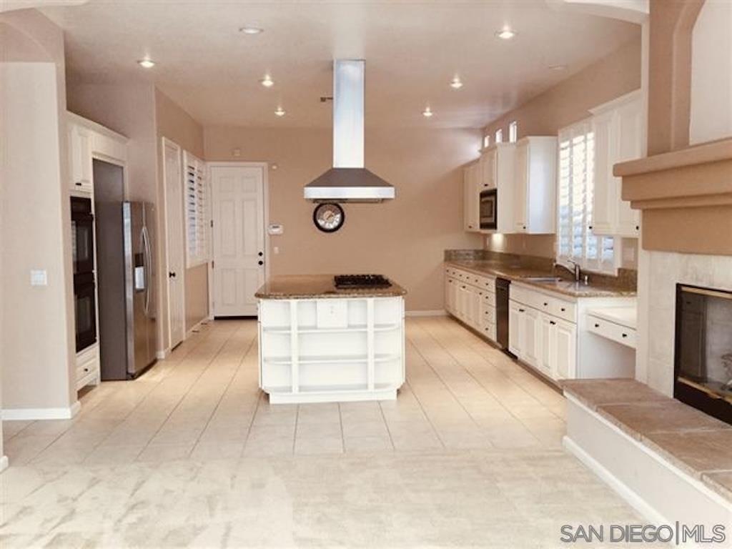 Detail Gallery Image 2 of 20 For 7023  Chapala Canyon Ct, San Diego,  CA 92129 - 5 Beds | 4 Baths