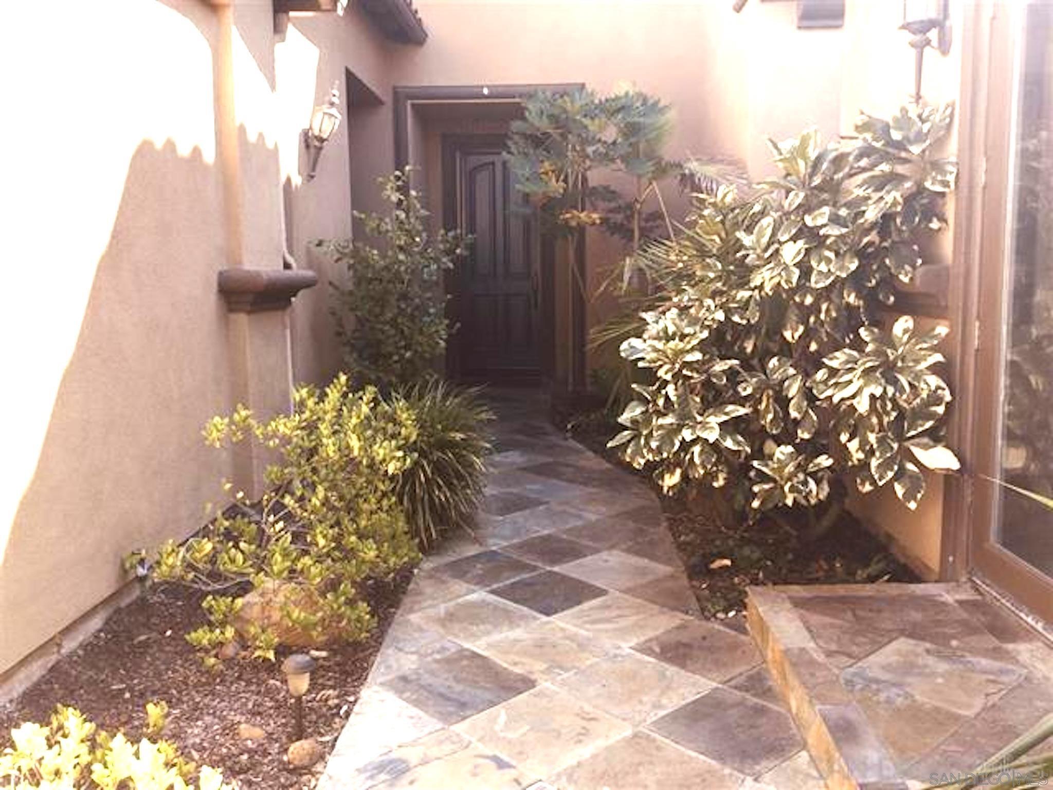 Detail Gallery Image 15 of 20 For 7023  Chapala Canyon Ct, San Diego,  CA 92129 - 5 Beds | 4 Baths