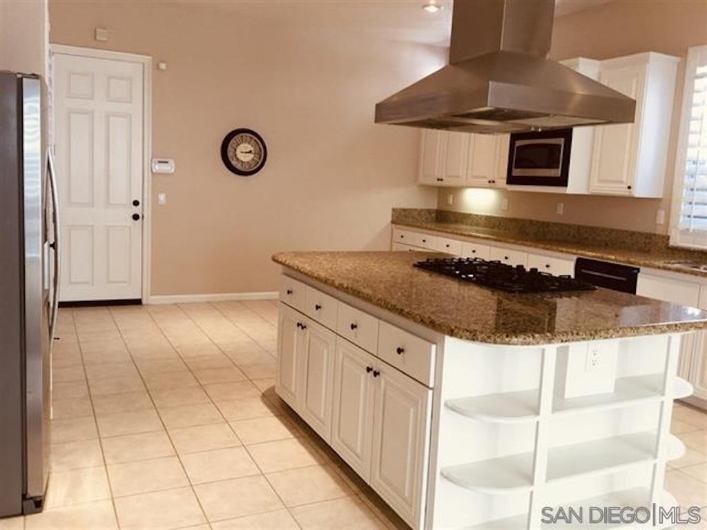 Detail Gallery Image 3 of 20 For 7023  Chapala Canyon Ct, San Diego,  CA 92129 - 5 Beds | 4 Baths