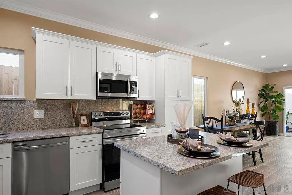 Detail Gallery Image 9 of 27 For 909  Concepcion Ave, Spring Valley,  CA 91977 - 3 Beds | 2/1 Baths