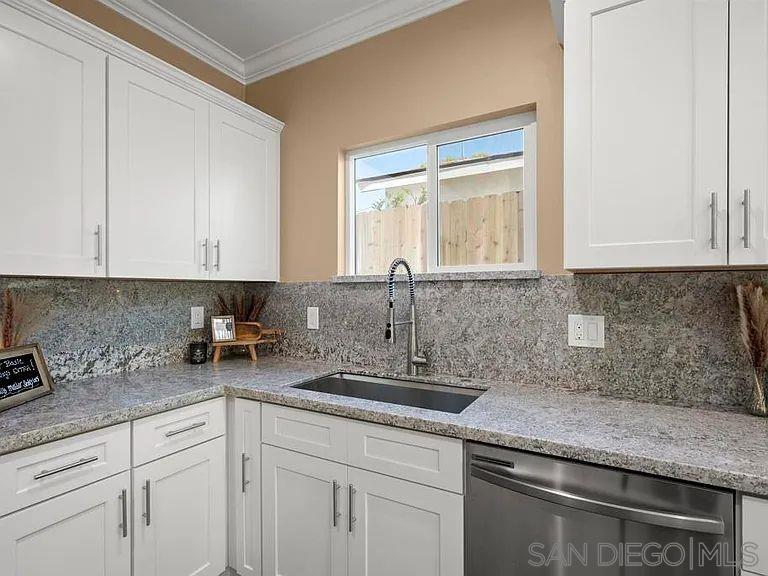 Detail Gallery Image 10 of 27 For 909  Concepcion Ave, Spring Valley,  CA 91977 - 3 Beds | 2/1 Baths