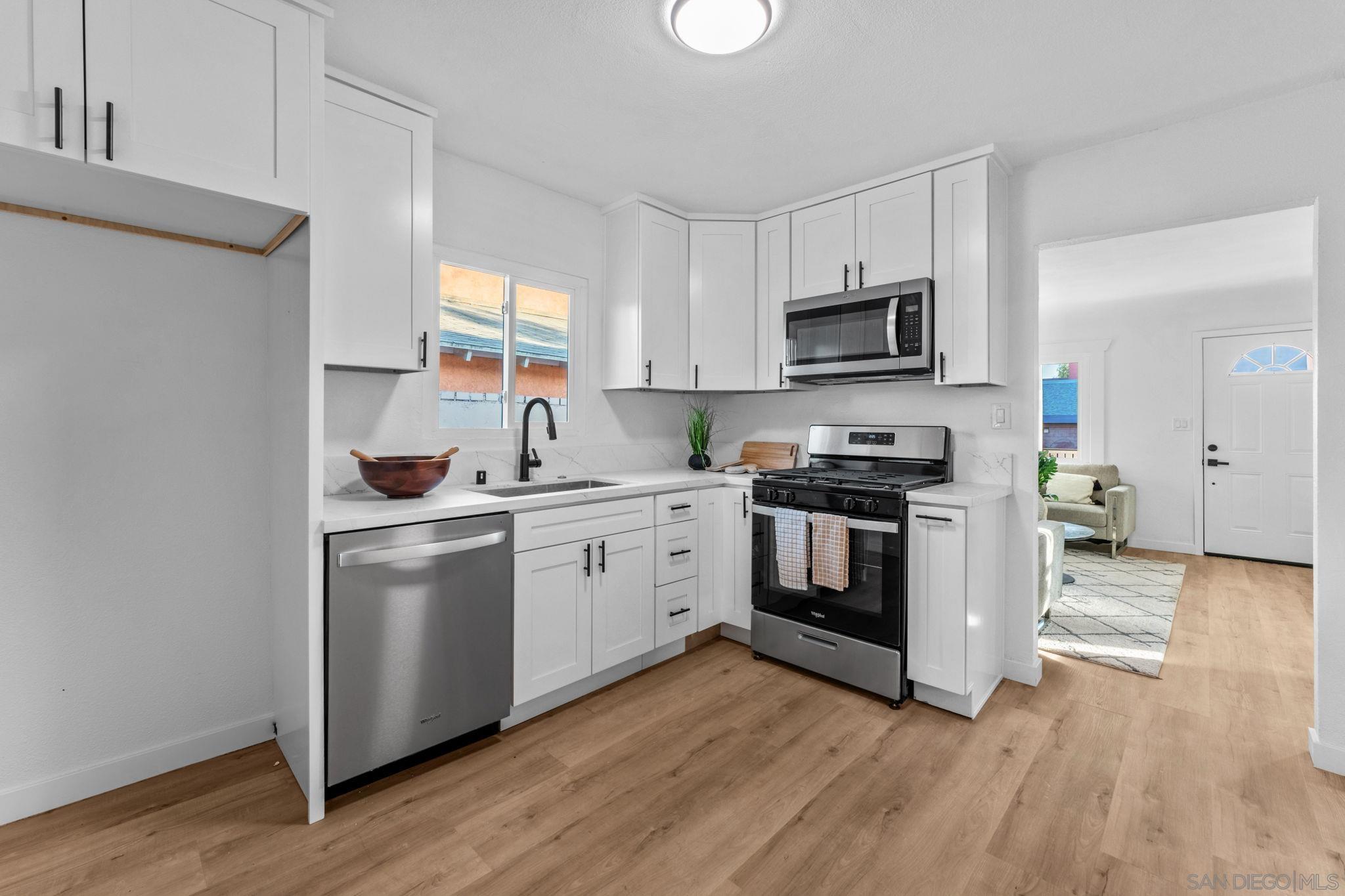 Detail Gallery Image 7 of 20 For 4376  Myrtle Ave, San Diego,  CA 92105 - 3 Beds | 2 Baths