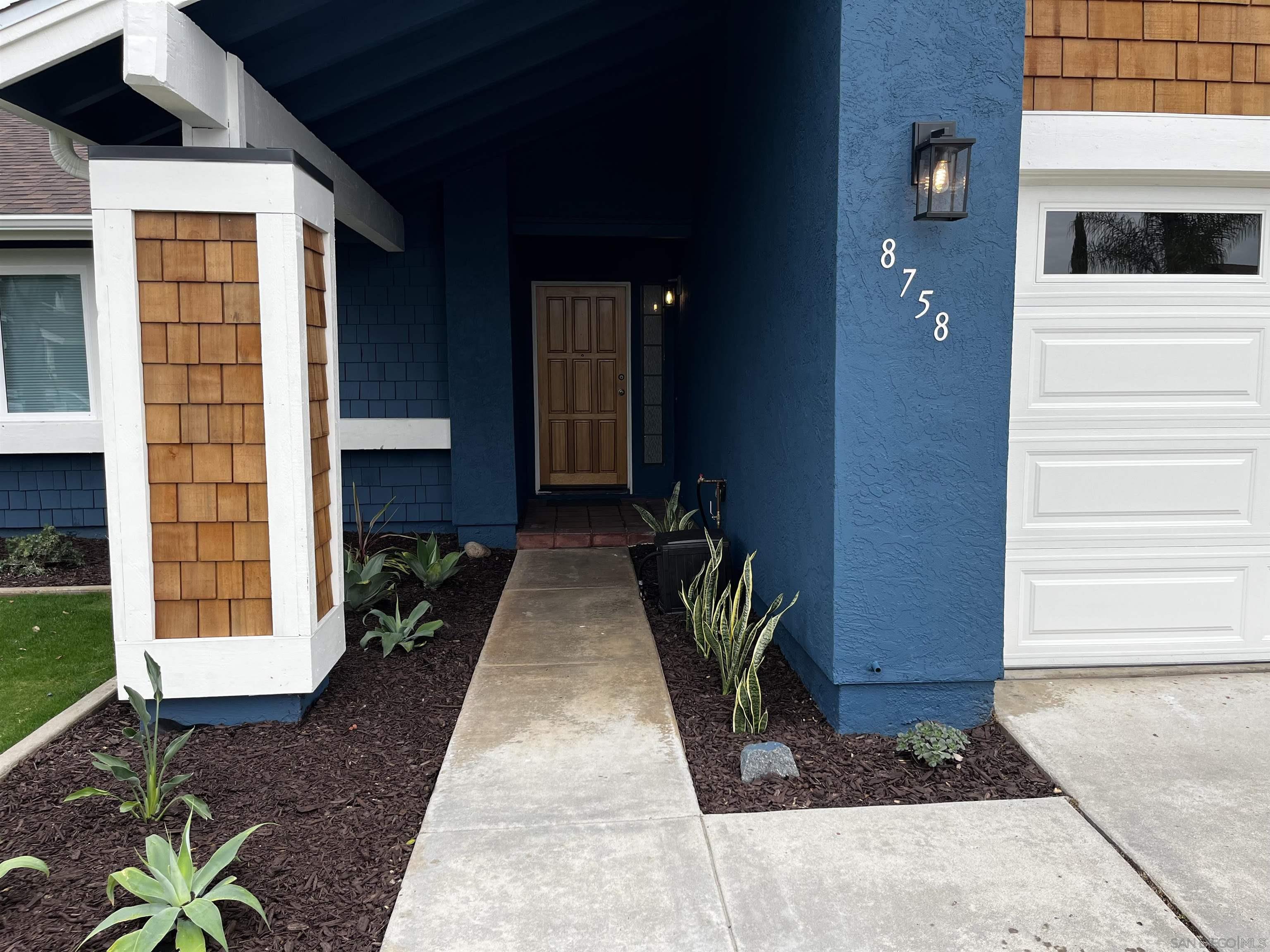 Detail Gallery Image 2 of 55 For 8758  Granite House Ln, Santee,  CA 92071 - 5 Beds | 3 Baths