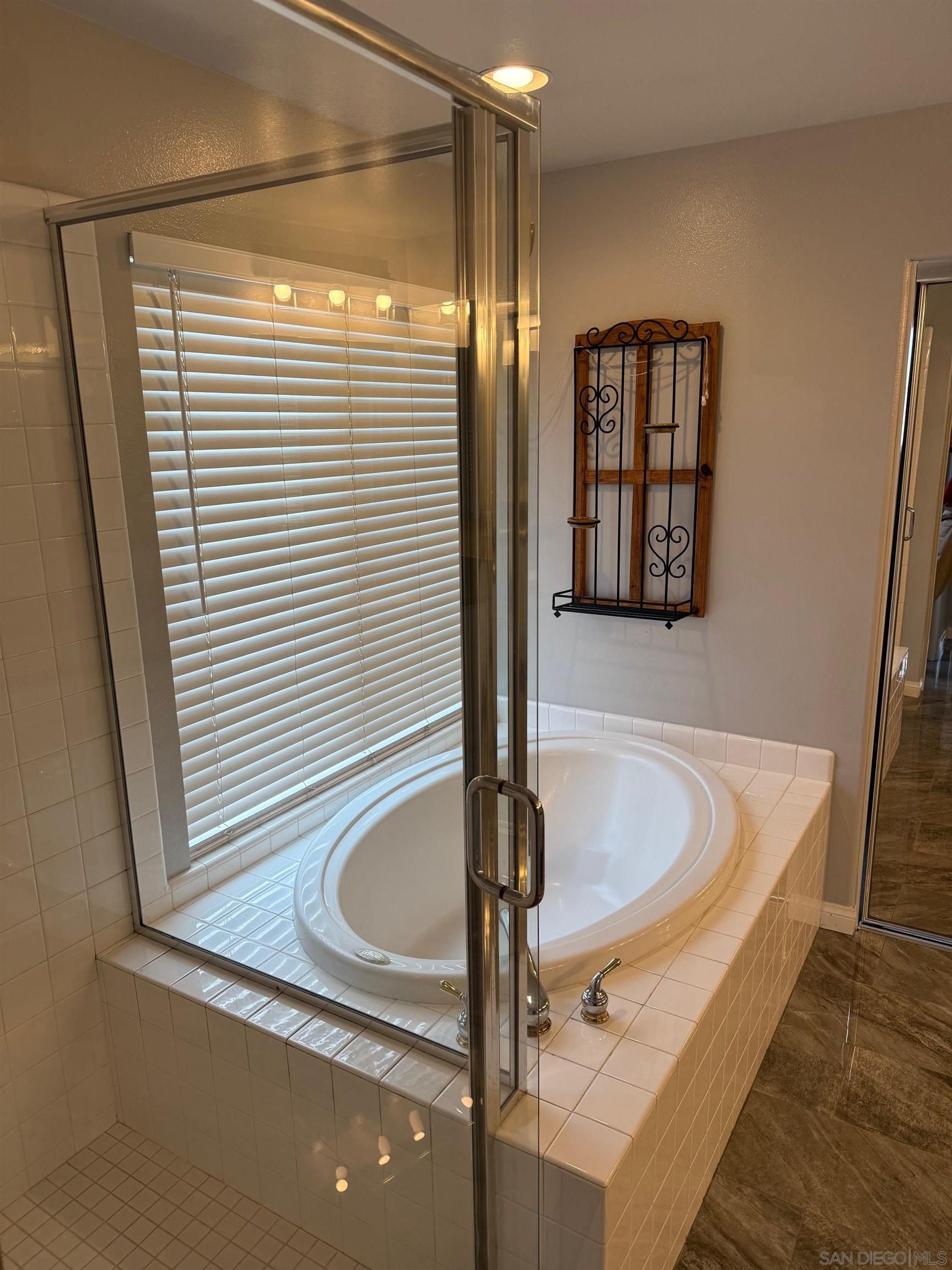 Detail Gallery Image 11 of 14 For 12184  Oakview Way, San Diego,  CA 92128 - 5 Beds | 3/1 Baths