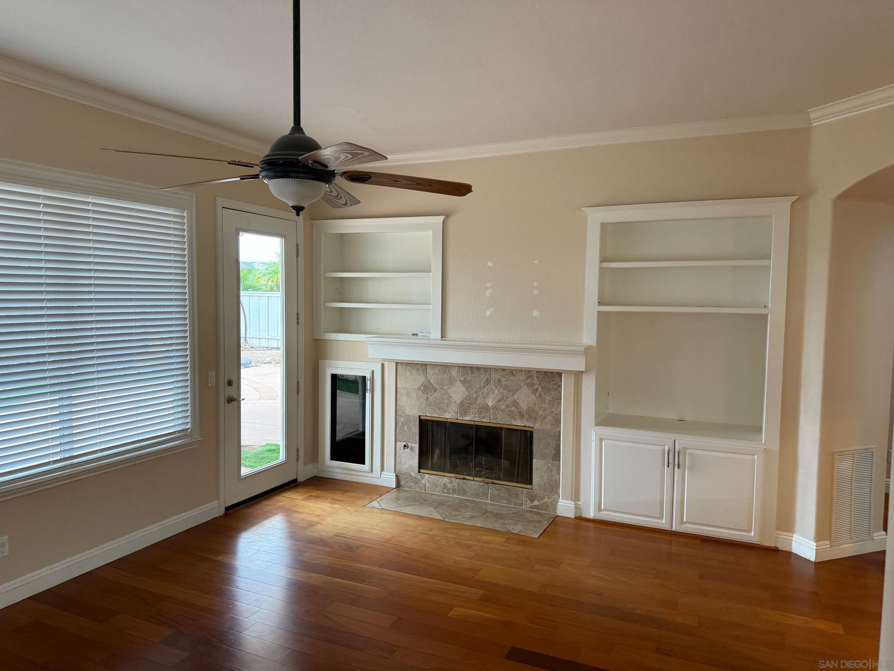 Detail Gallery Image 4 of 14 For 12184  Oakview Way, San Diego,  CA 92128 - 5 Beds | 3/1 Baths