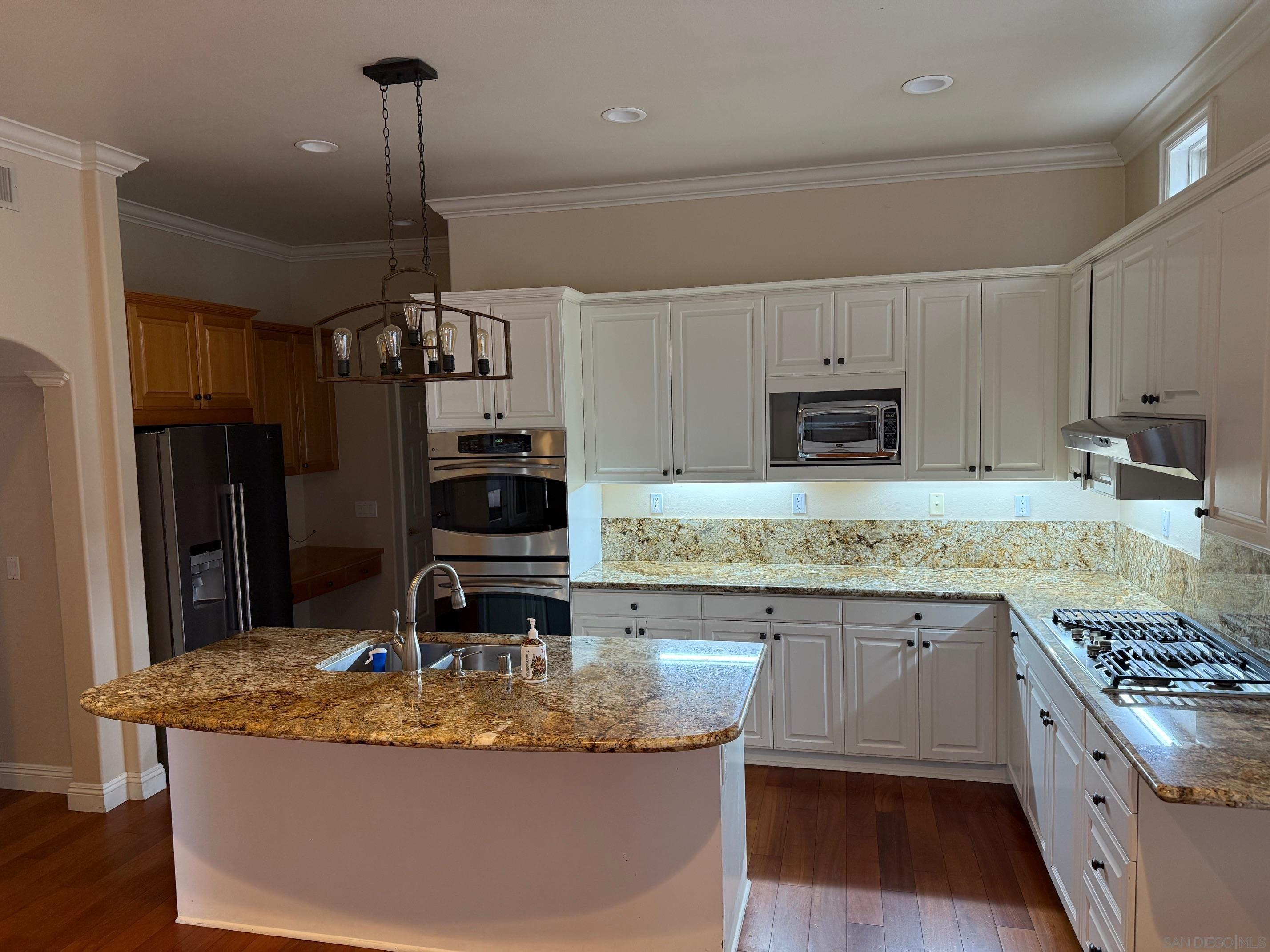 Detail Gallery Image 5 of 14 For 12184  Oakview Way, San Diego,  CA 92128 - 5 Beds | 3/1 Baths