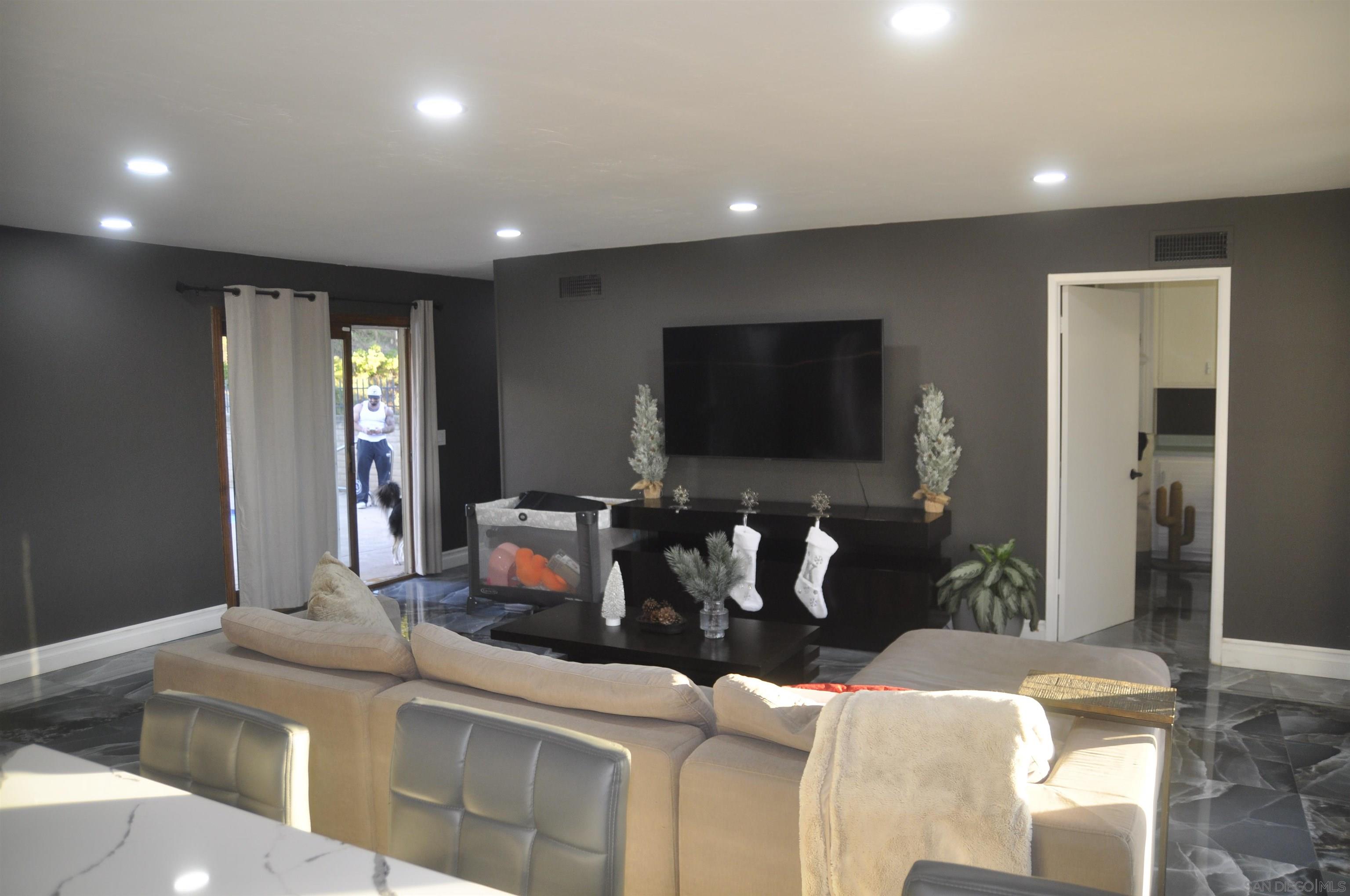 Detail Gallery Image 12 of 71 For 204  Cajon View Dr., El Cajon,  CA 92020 - 4 Beds | 3/1 Baths