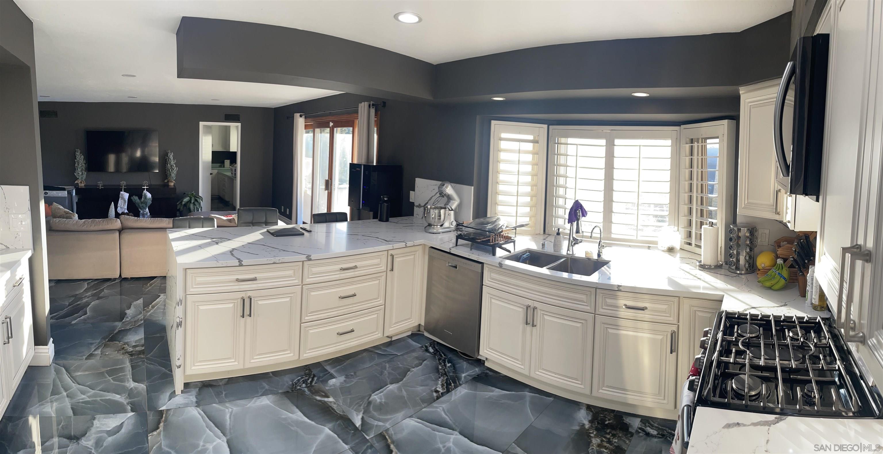 Detail Gallery Image 5 of 71 For 204  Cajon View Dr., El Cajon,  CA 92020 - 4 Beds | 3/1 Baths