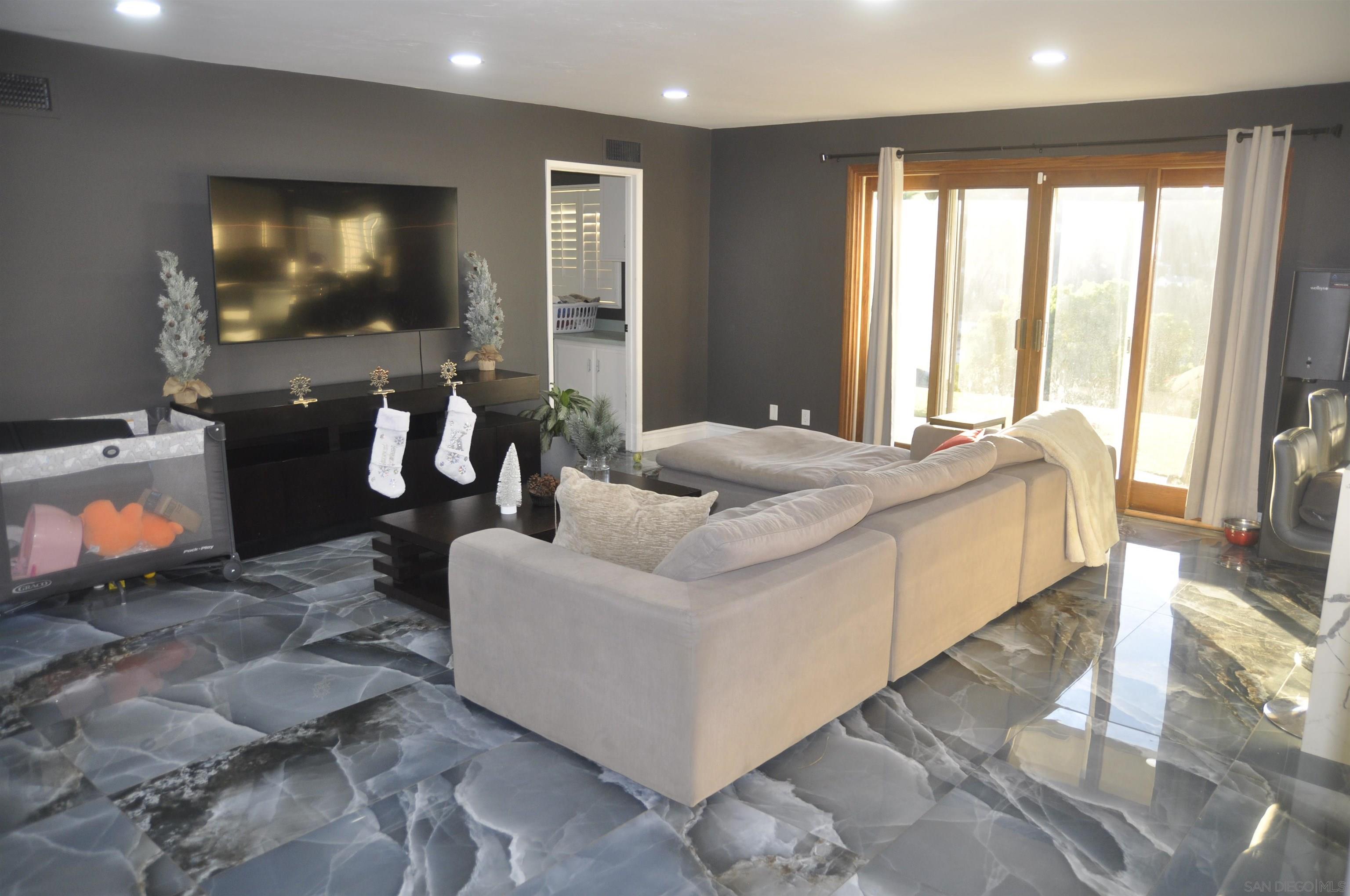 Detail Gallery Image 7 of 71 For 204  Cajon View Dr., El Cajon,  CA 92020 - 4 Beds | 3/1 Baths