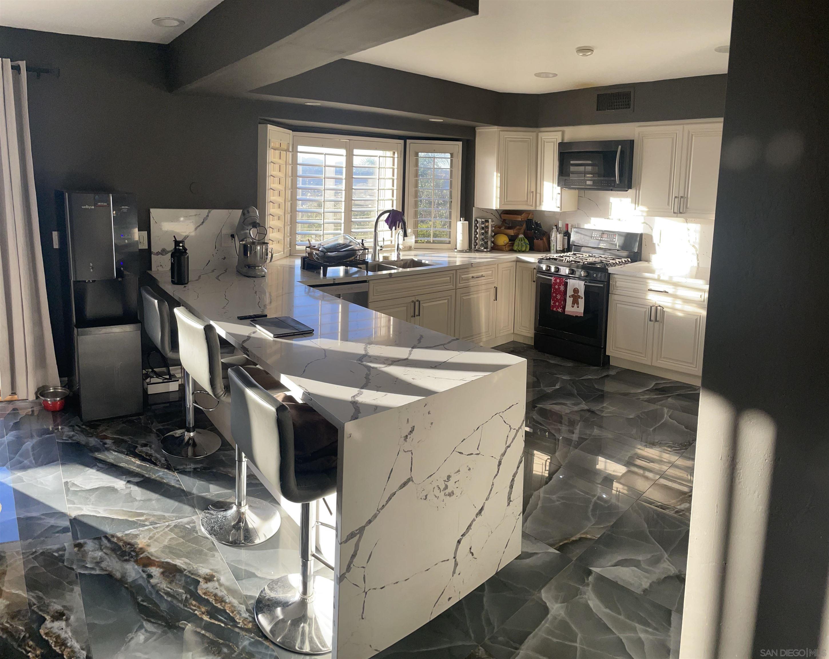 Detail Gallery Image 8 of 71 For 204  Cajon View Dr., El Cajon,  CA 92020 - 4 Beds | 3/1 Baths