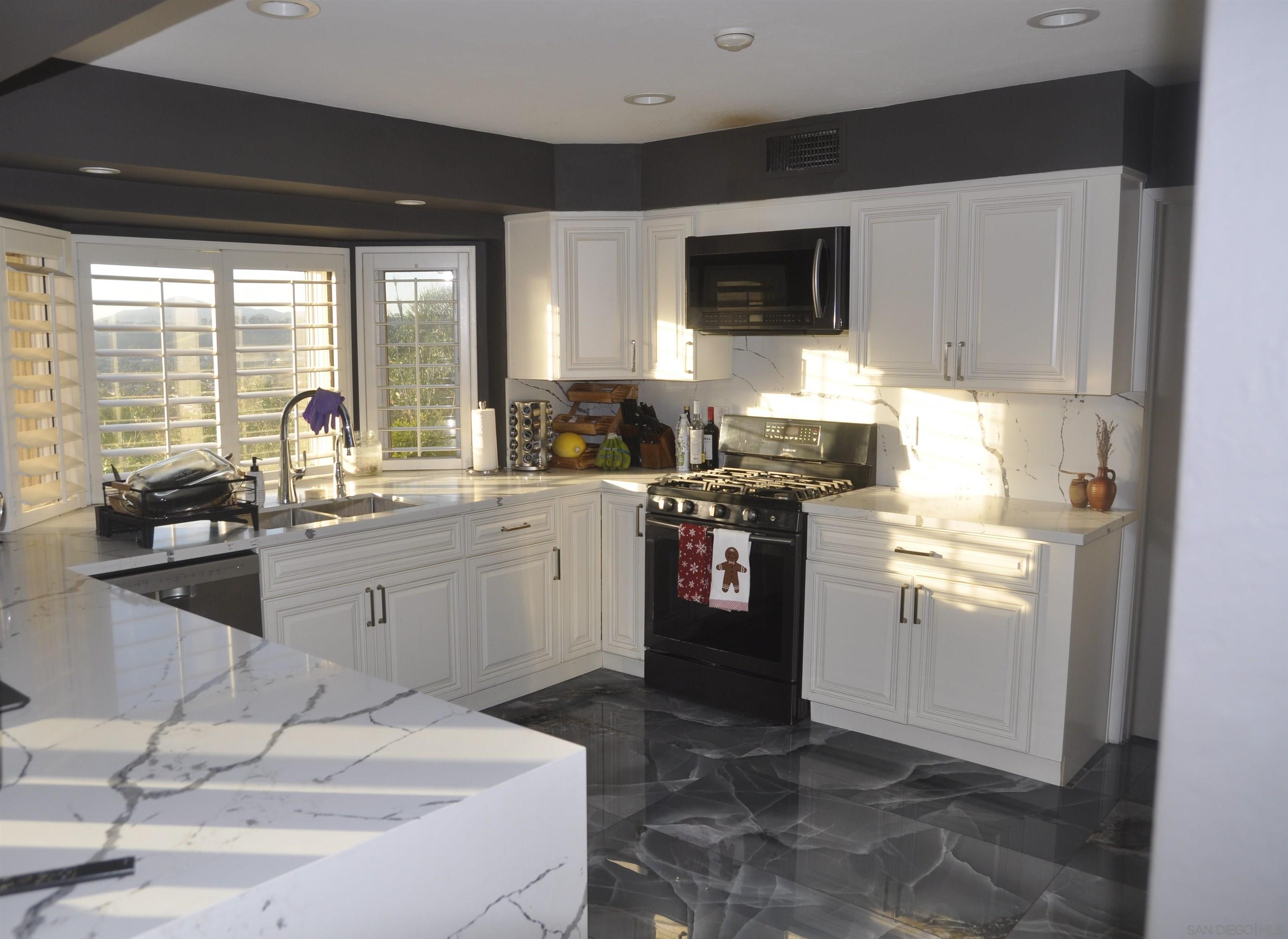 Detail Gallery Image 9 of 71 For 204  Cajon View Dr., El Cajon,  CA 92020 - 4 Beds | 3/1 Baths