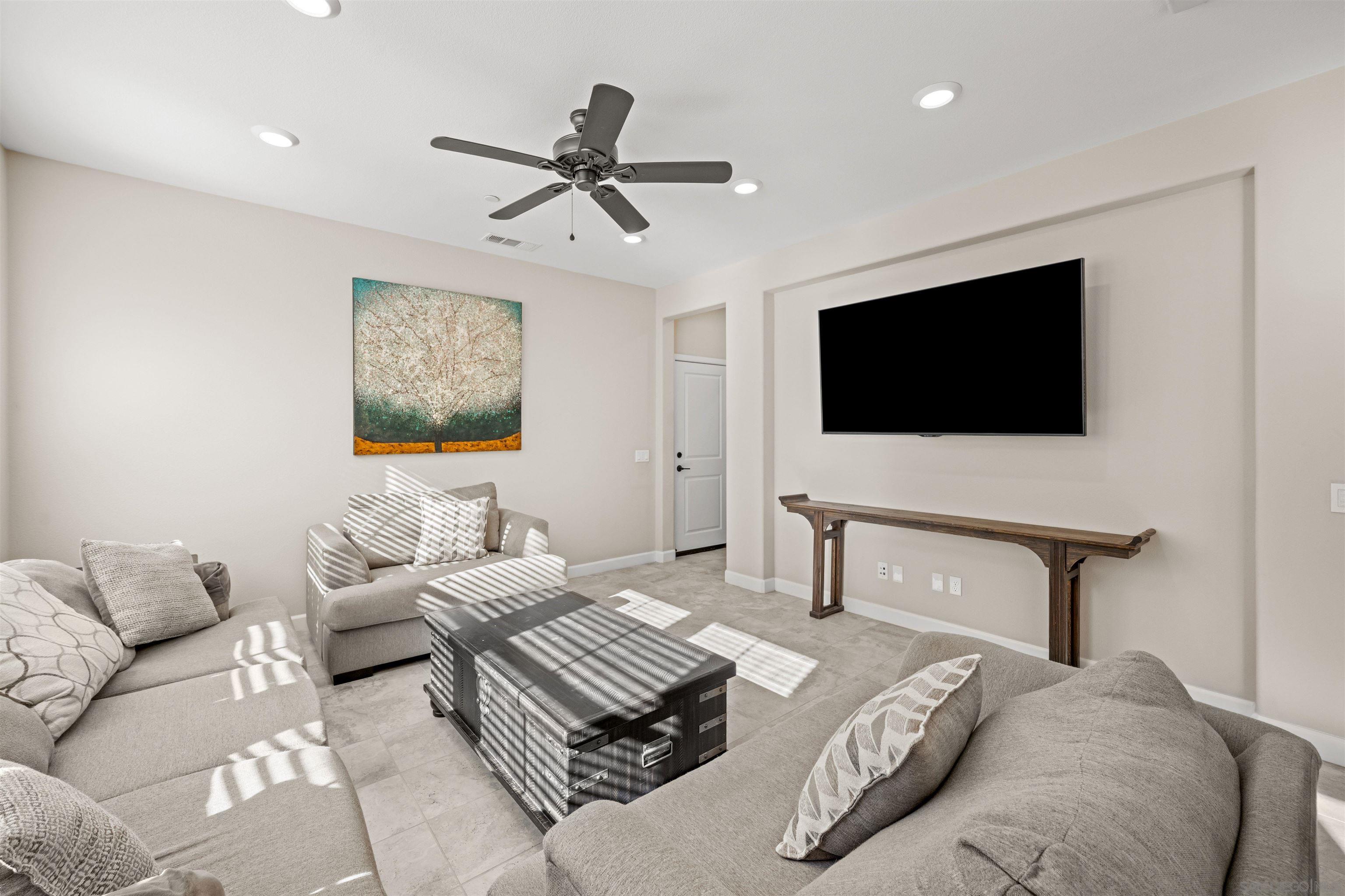 Detail Gallery Image 11 of 44 For 1151  Delpy View Pt, Vista,  CA 92084 - 4 Beds | 2/1 Baths