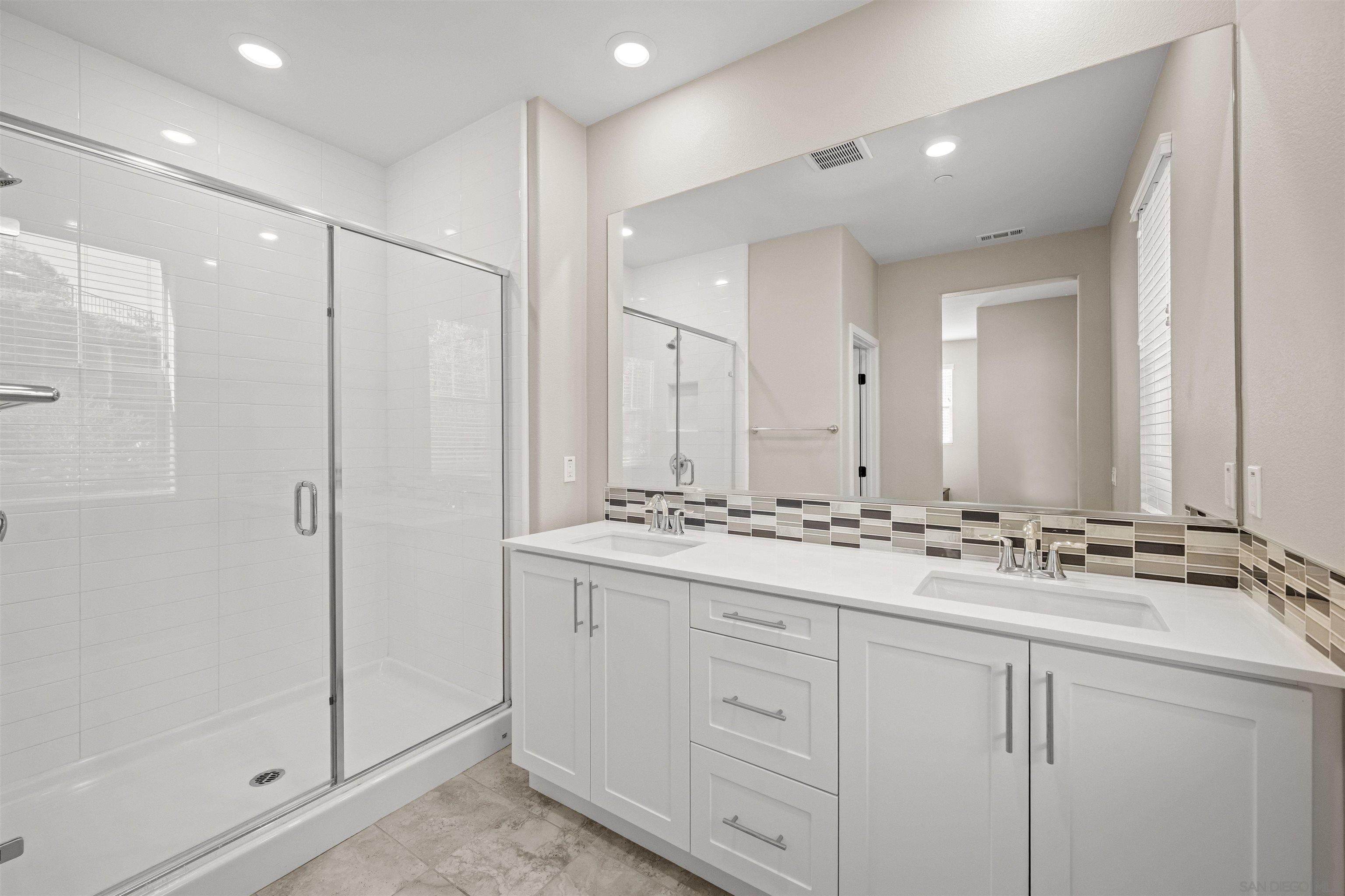 Detail Gallery Image 28 of 44 For 1151  Delpy View Pt, Vista,  CA 92084 - 4 Beds | 2/1 Baths