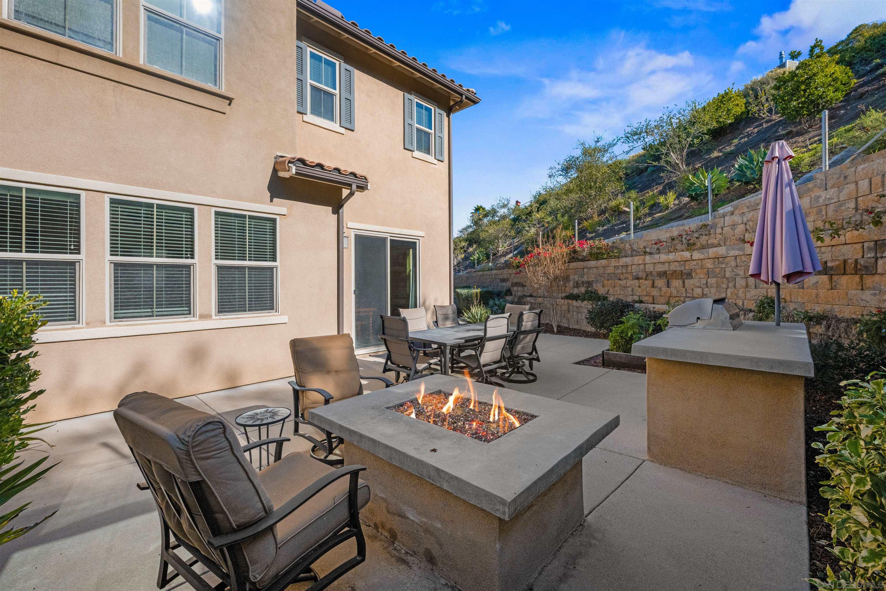 Detail Gallery Image 5 of 44 For 1151  Delpy View Pt, Vista,  CA 92084 - 4 Beds | 2/1 Baths