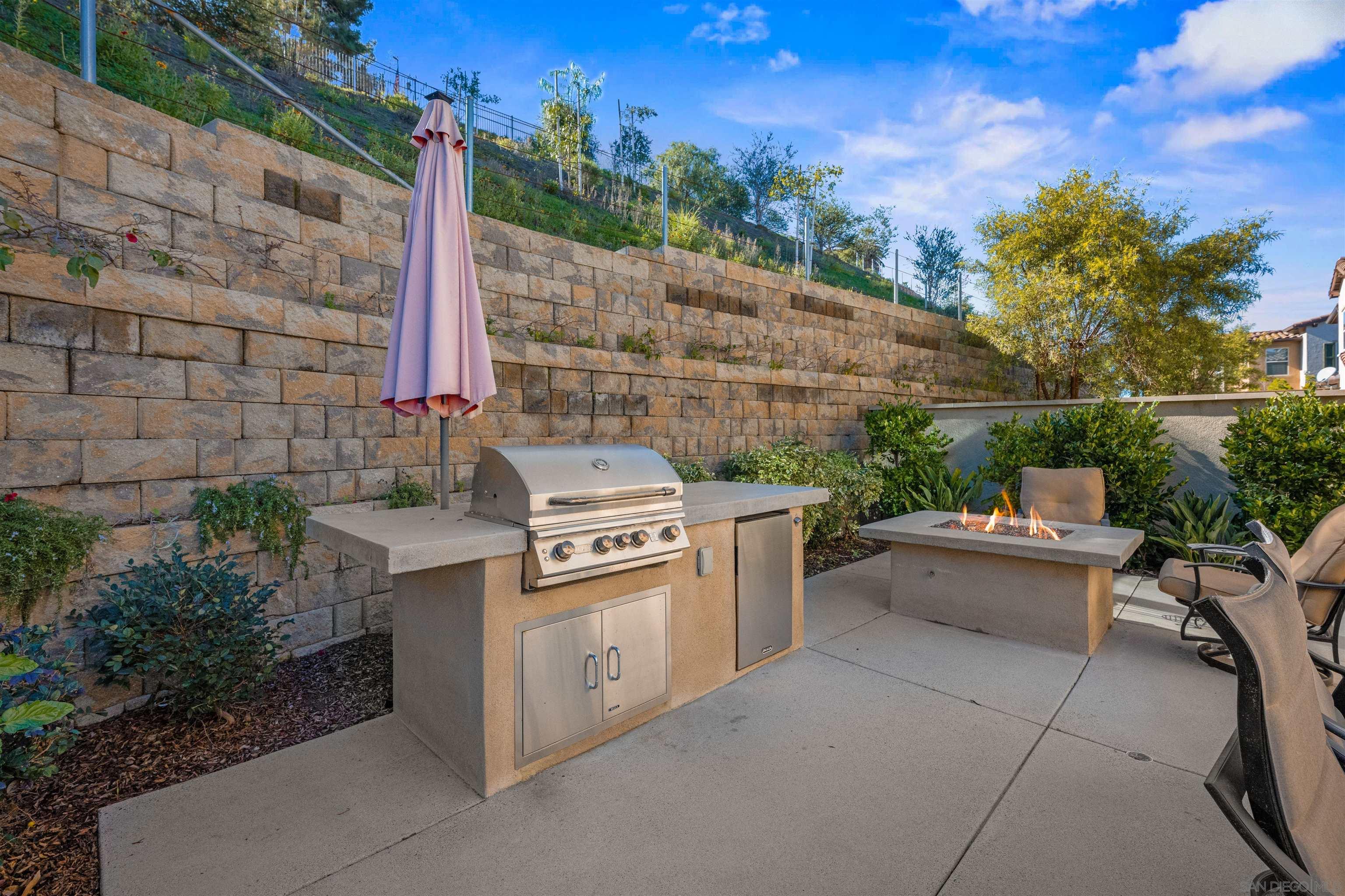 Detail Gallery Image 7 of 44 For 1151  Delpy View Pt, Vista,  CA 92084 - 4 Beds | 2/1 Baths