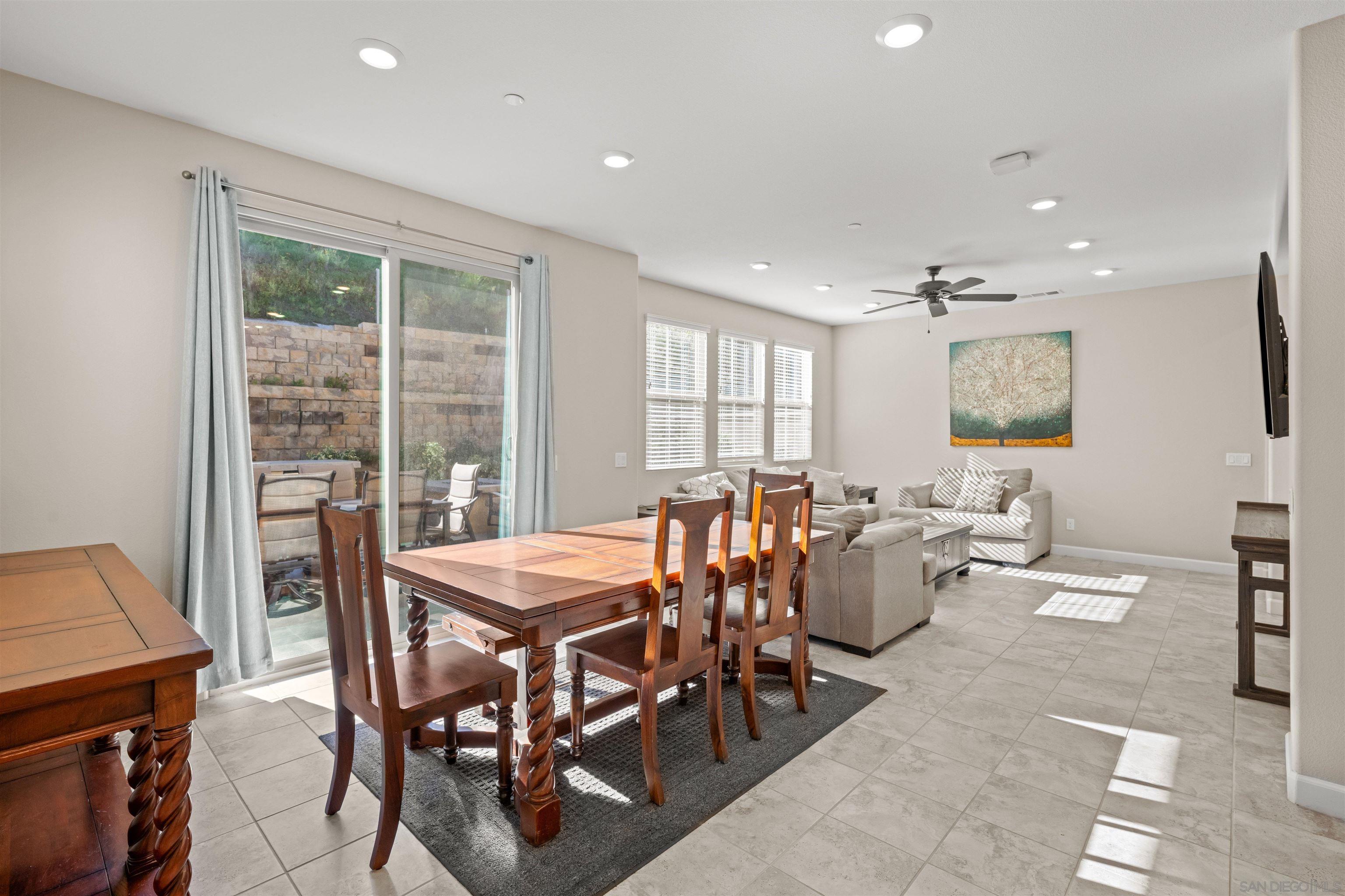 Detail Gallery Image 8 of 44 For 1151  Delpy View Pt, Vista,  CA 92084 - 4 Beds | 2/1 Baths