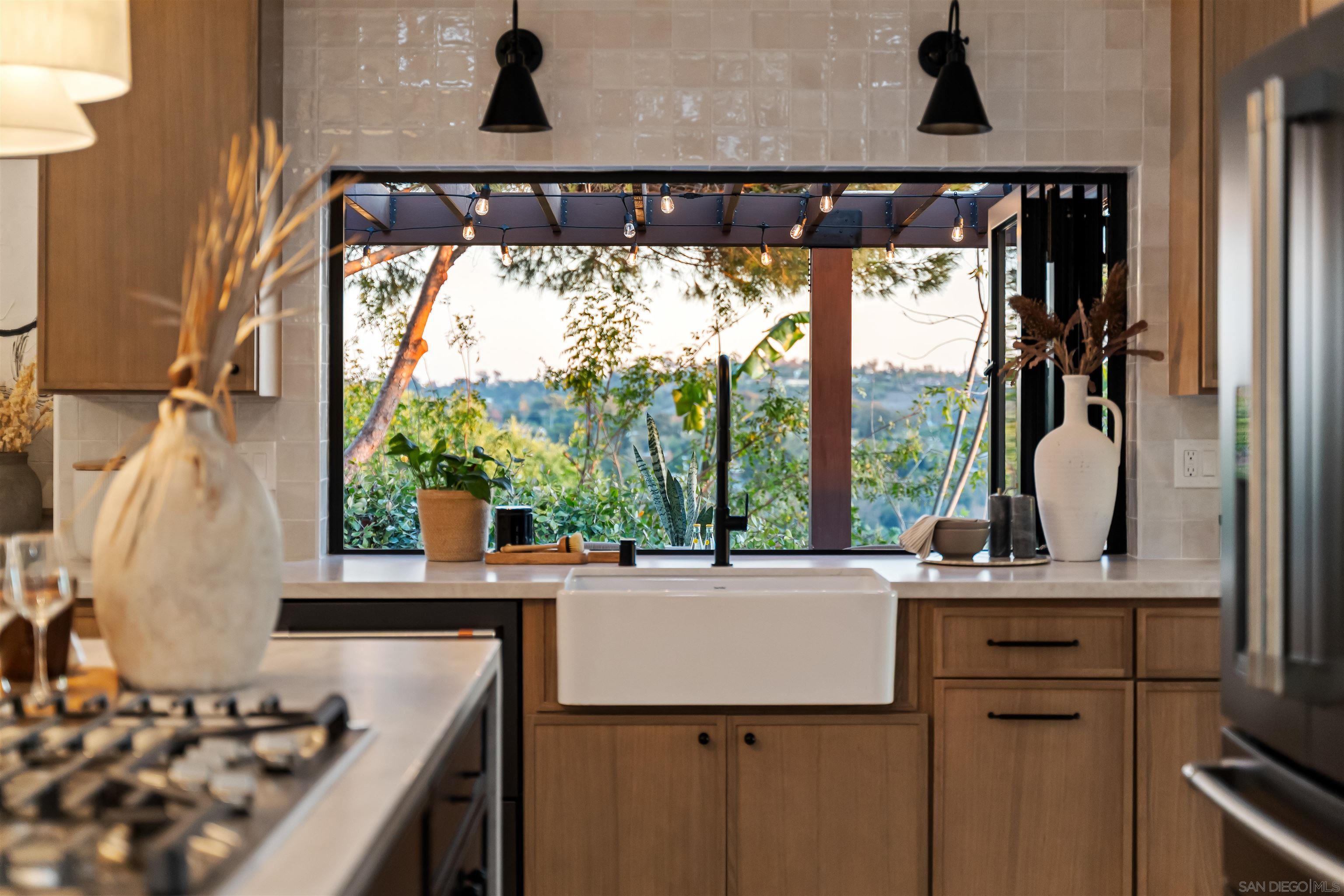 Detail Gallery Image 13 of 72 For 1170  Rancho Encinitas Dr, Encinitas,  CA 92024 - 4 Beds | 3/1 Baths