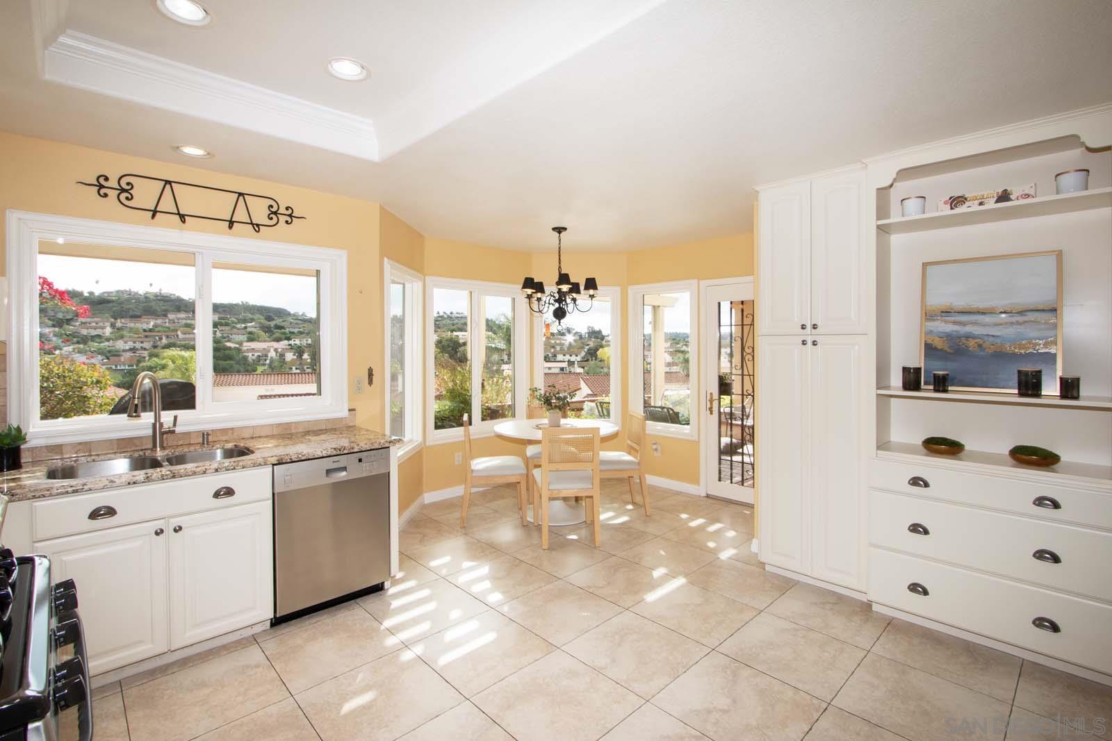 Detail Gallery Image 11 of 38 For 17639  Caminito Hercuba, San Diego,  CA 92128 - 3 Beds | 2 Baths