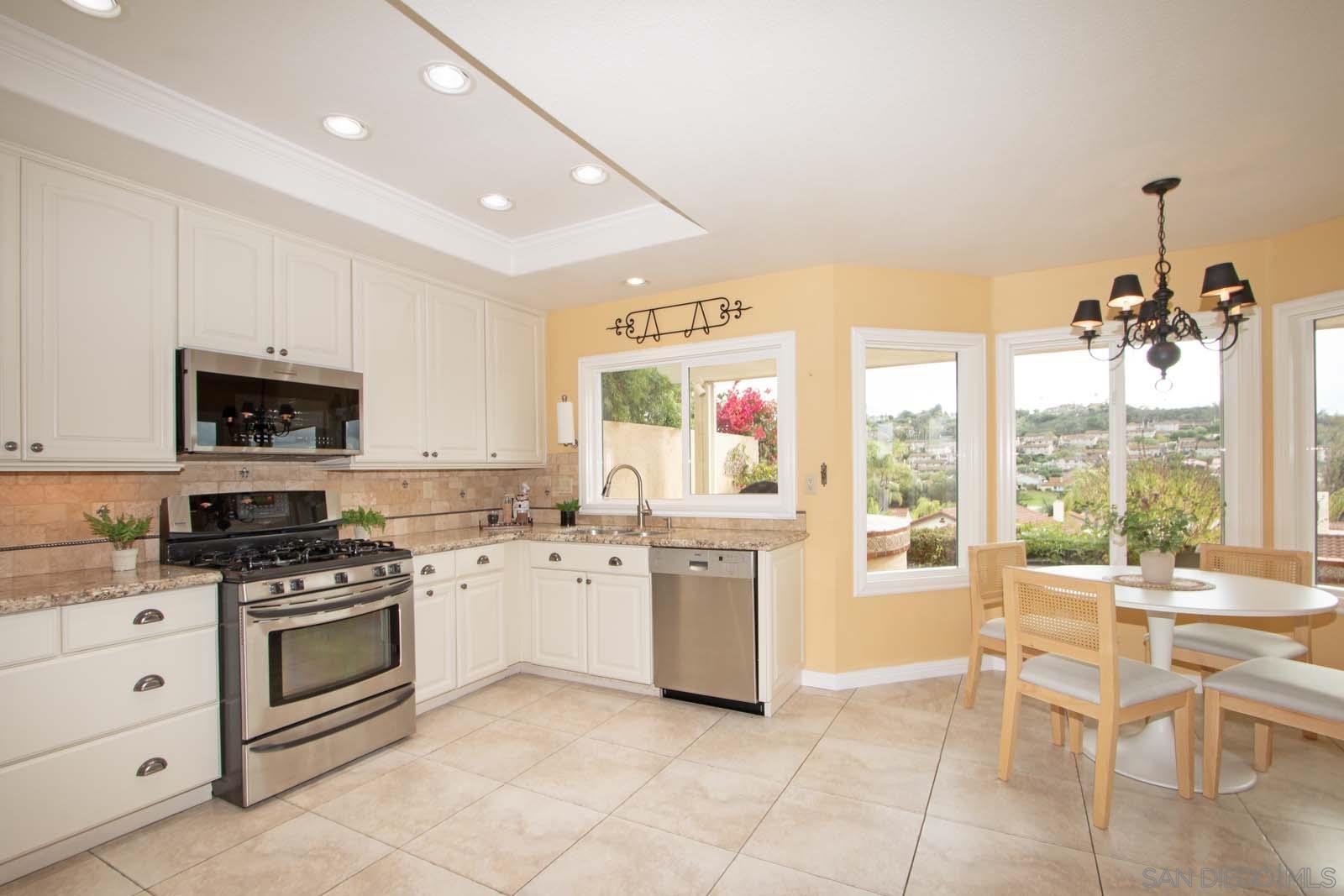 Detail Gallery Image 14 of 38 For 17639  Caminito Hercuba, San Diego,  CA 92128 - 3 Beds | 2 Baths