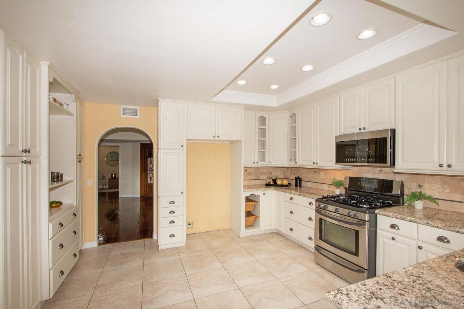 Detail Gallery Image 16 of 38 For 17639  Caminito Hercuba, San Diego,  CA 92128 - 3 Beds | 2 Baths