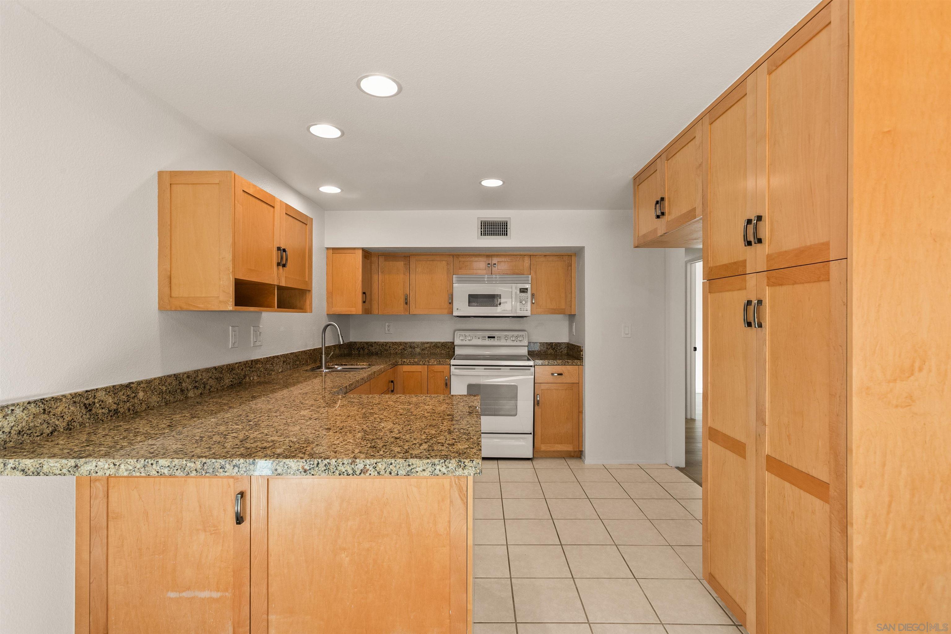 Detail Gallery Image 13 of 40 For 7281  Oakham Way, San Diego,  CA 92139 - 3 Beds | 2 Baths