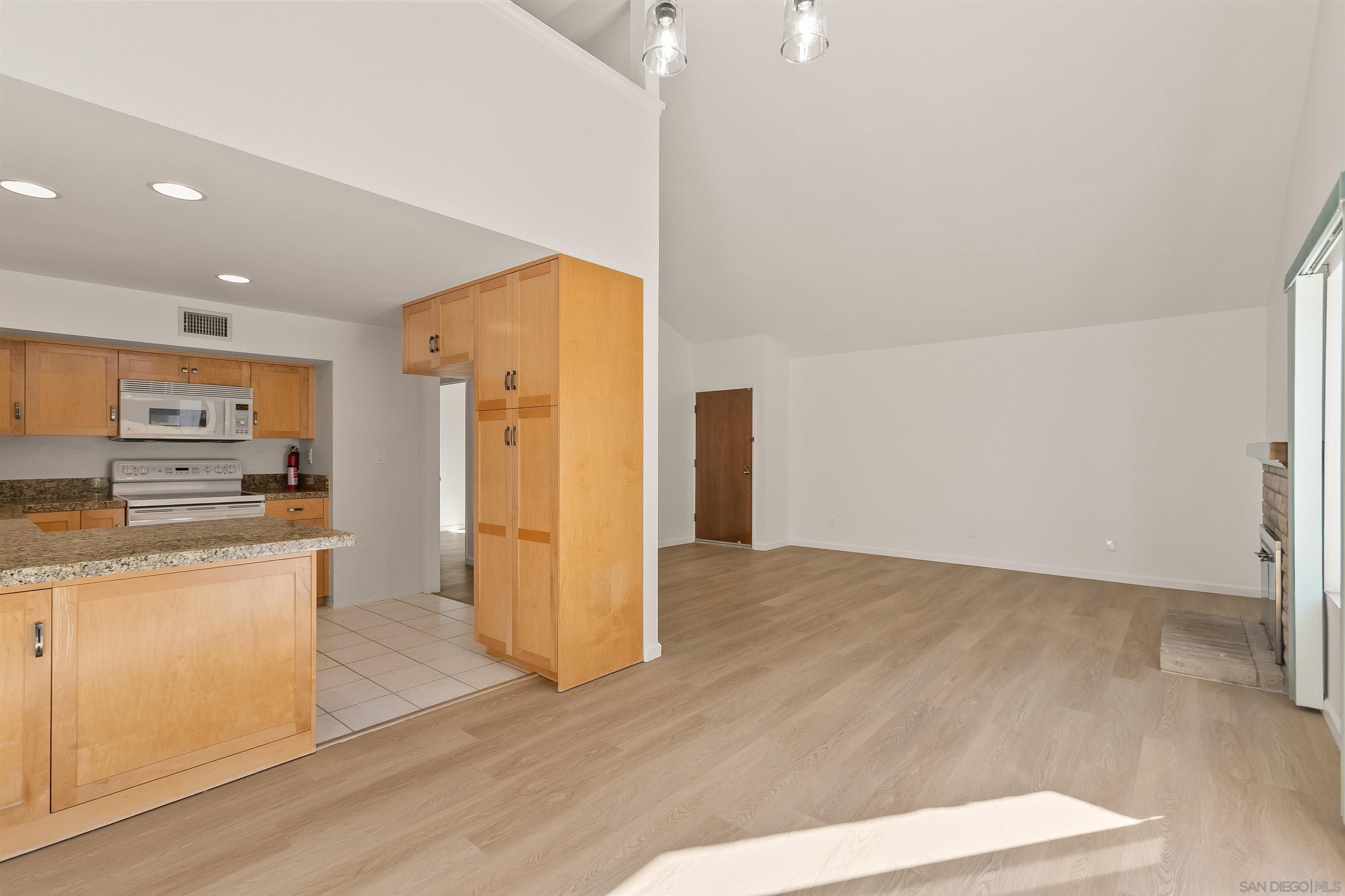 Detail Gallery Image 10 of 40 For 7281  Oakham Way, San Diego,  CA 92139 - 3 Beds | 2 Baths