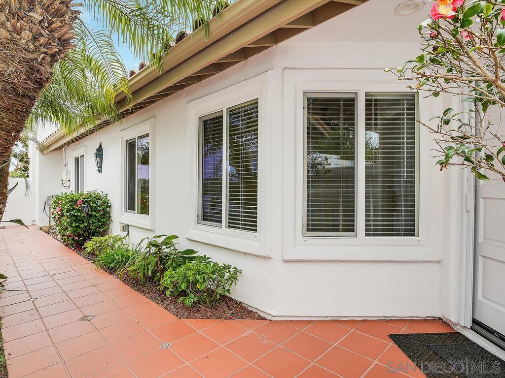 Detail Gallery Image 2 of 47 For 4708  Galicia Way, Oceanside,  CA 92056 - 2 Beds | 2 Baths