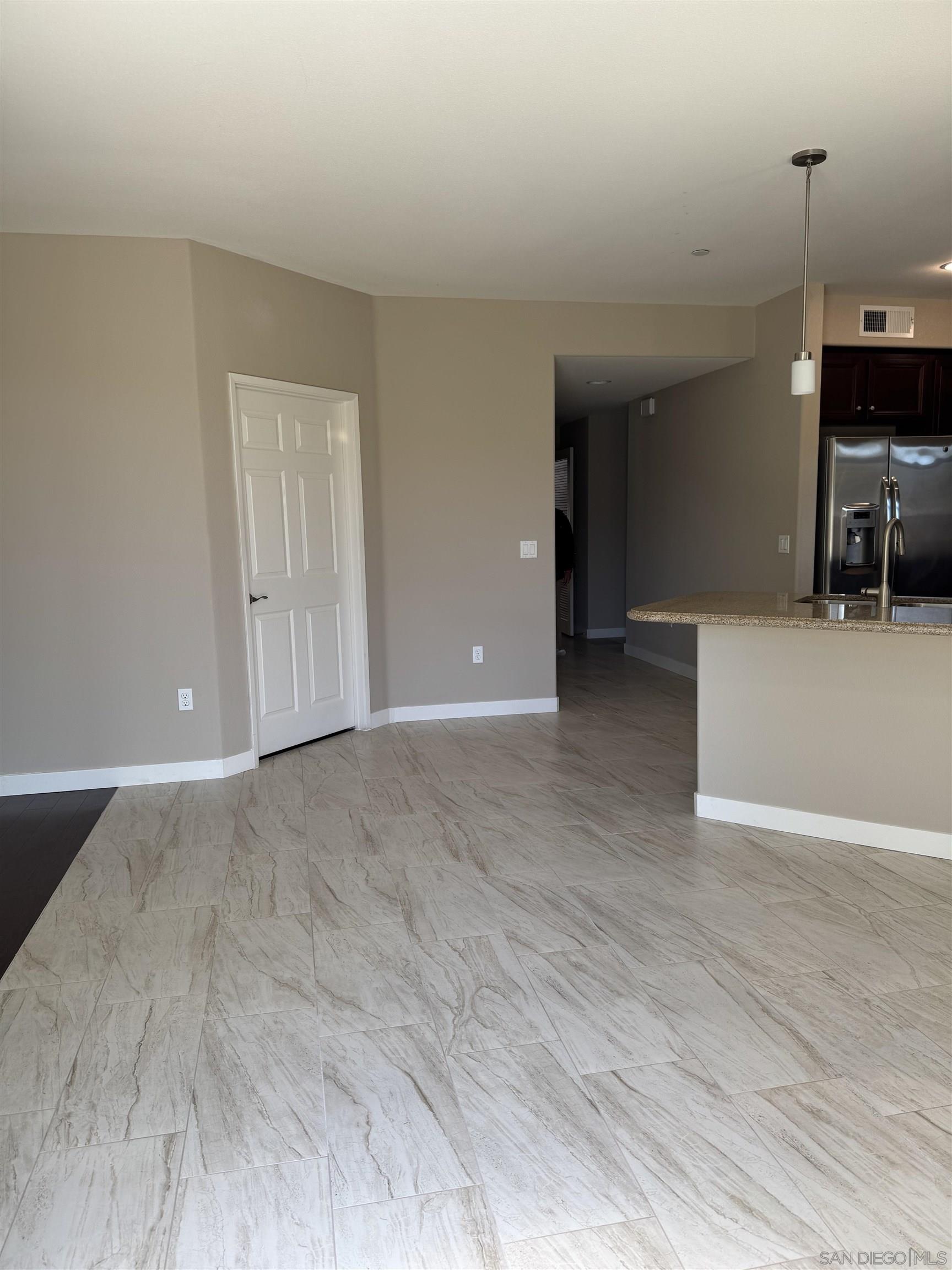 Detail Gallery Image 5 of 7 For 11130   Taloncrest Way  13, San Diego,  CA 92126 - 3 Beds | 2 Baths