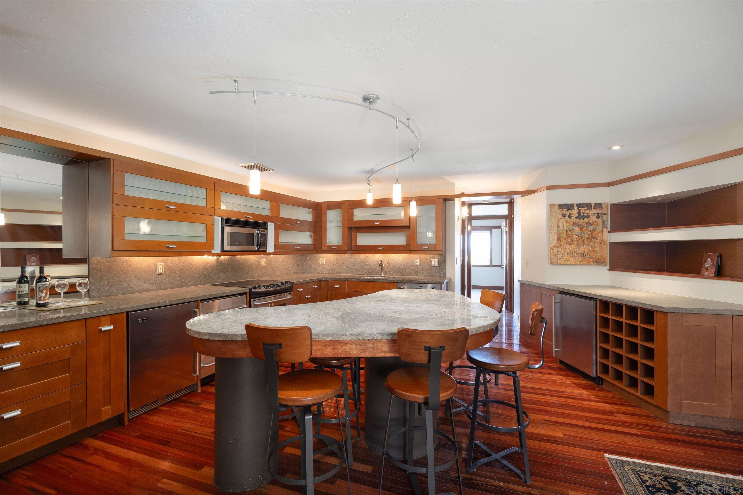 Detail Gallery Image 6 of 23 For 7811  Eads Ave  #311,  La Jolla,  CA 92037 - 2 Beds | 2 Baths