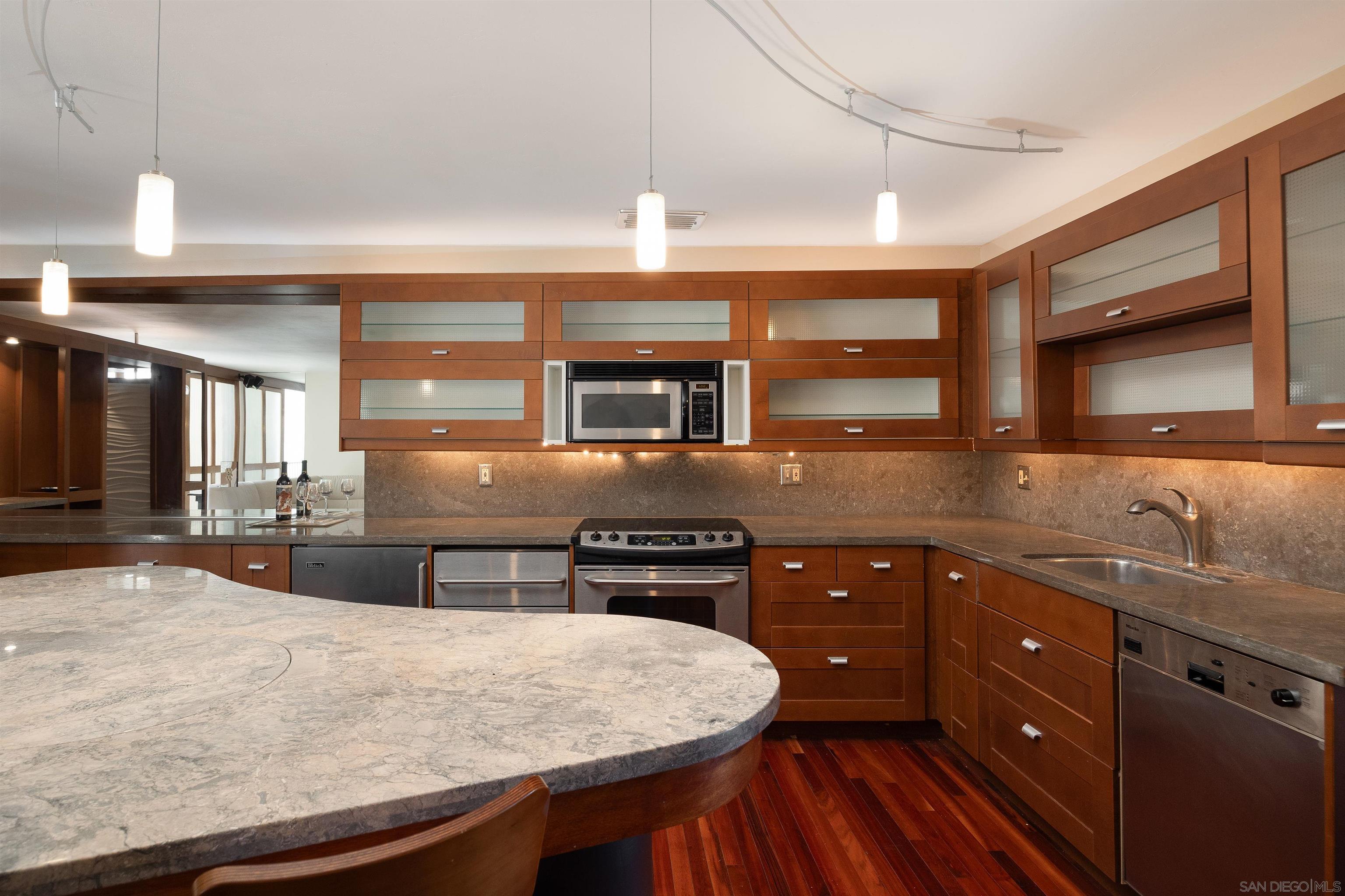 Detail Gallery Image 8 of 23 For 7811  Eads Ave  #311,  La Jolla,  CA 92037 - 2 Beds | 2 Baths