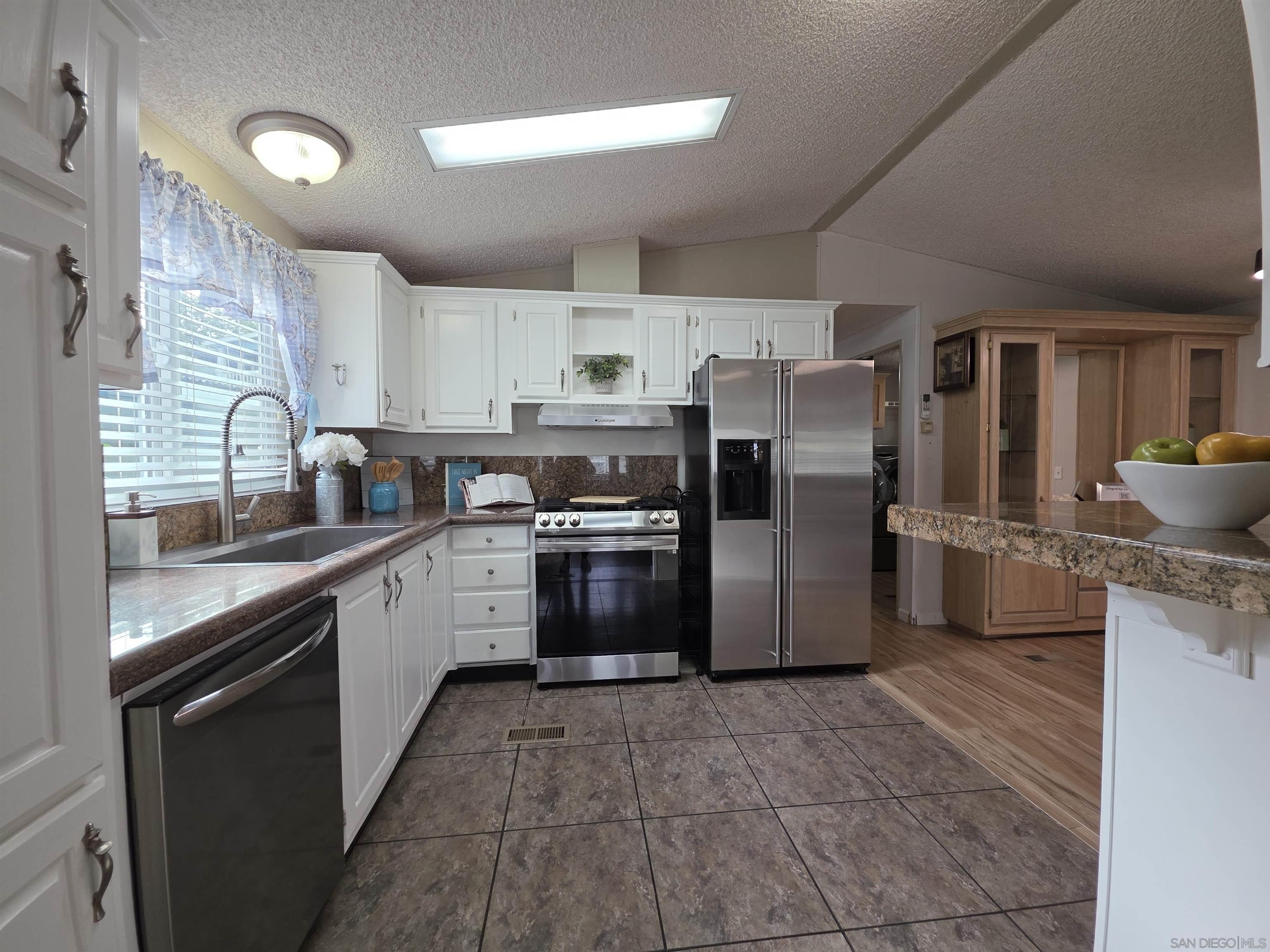 Detail Gallery Image 13 of 47 For 4832  Old Cliffs Rd, San Diego,  CA 92120 - 2 Beds | 2 Baths