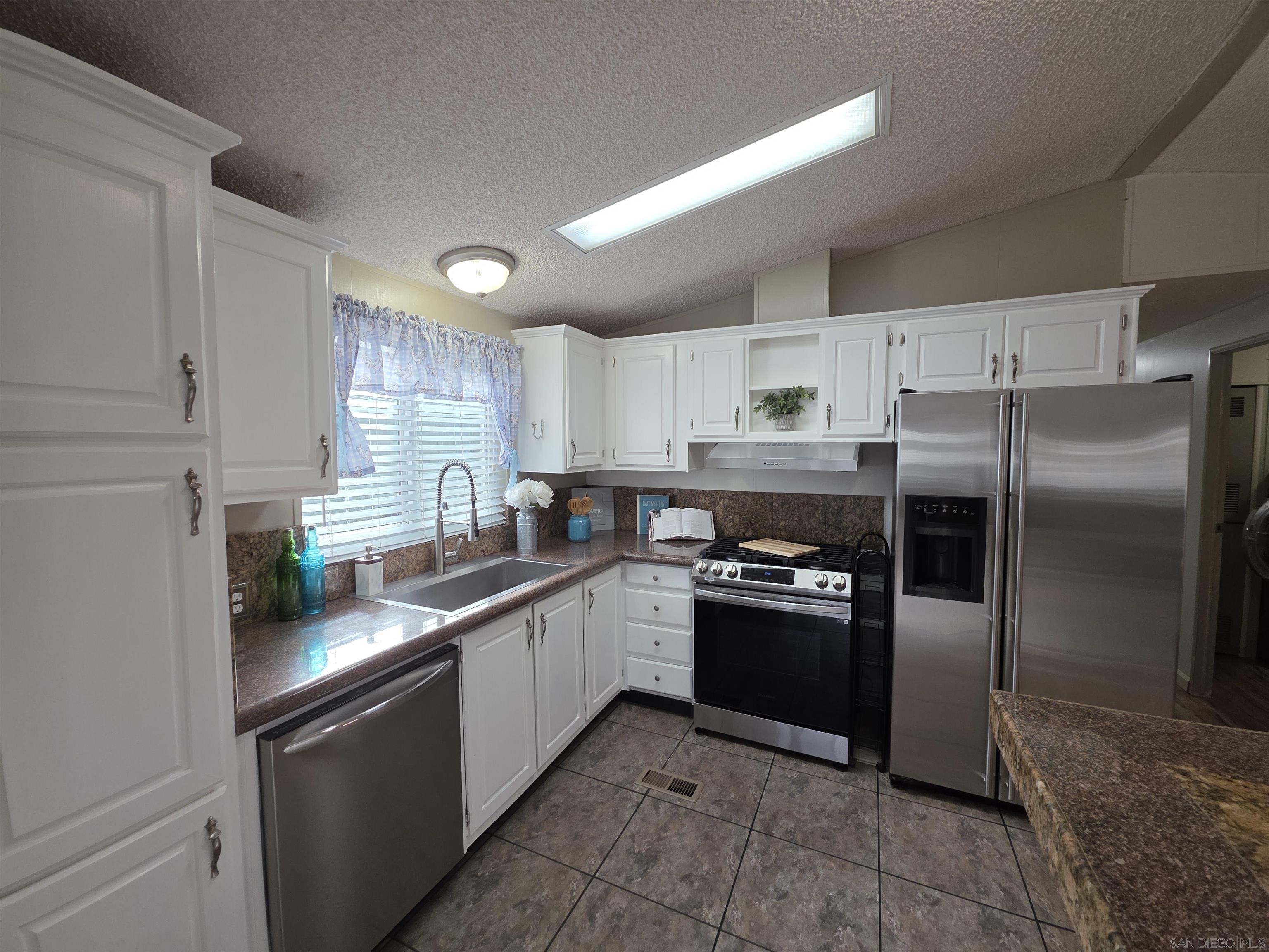 Detail Gallery Image 14 of 47 For 4832  Old Cliffs Rd, San Diego,  CA 92120 - 2 Beds | 2 Baths